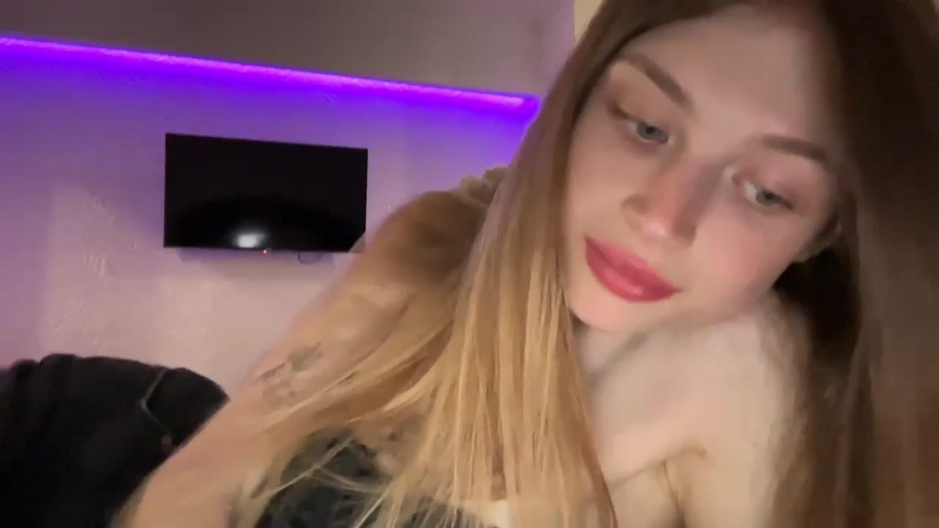 Gallery image thumbnail from Coconut_dream's myfreecams stream on, 10/23/2023, 19:28 image 1 of 20