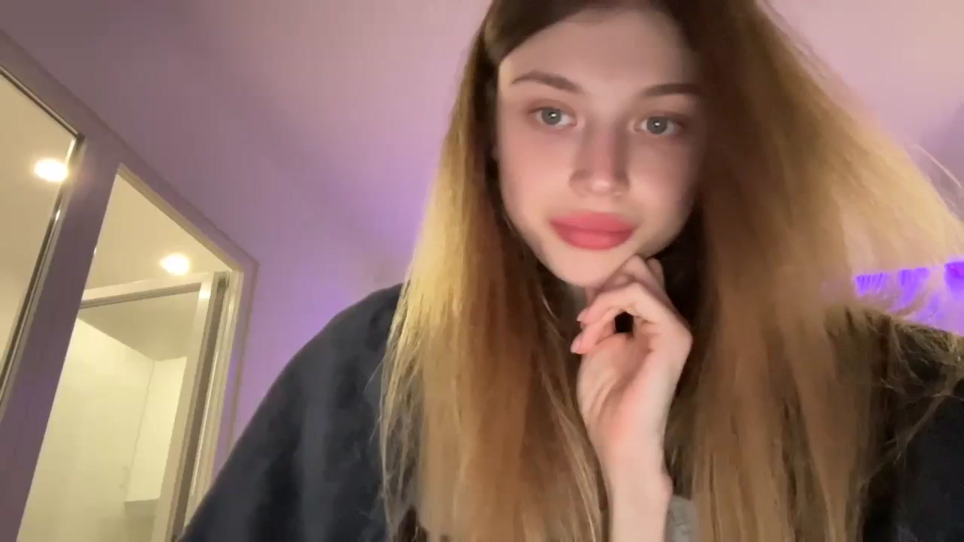Gallery image thumbnail from Coconut_dream's myfreecams stream on, 10/23/2023, 19:28 image 17 of 20