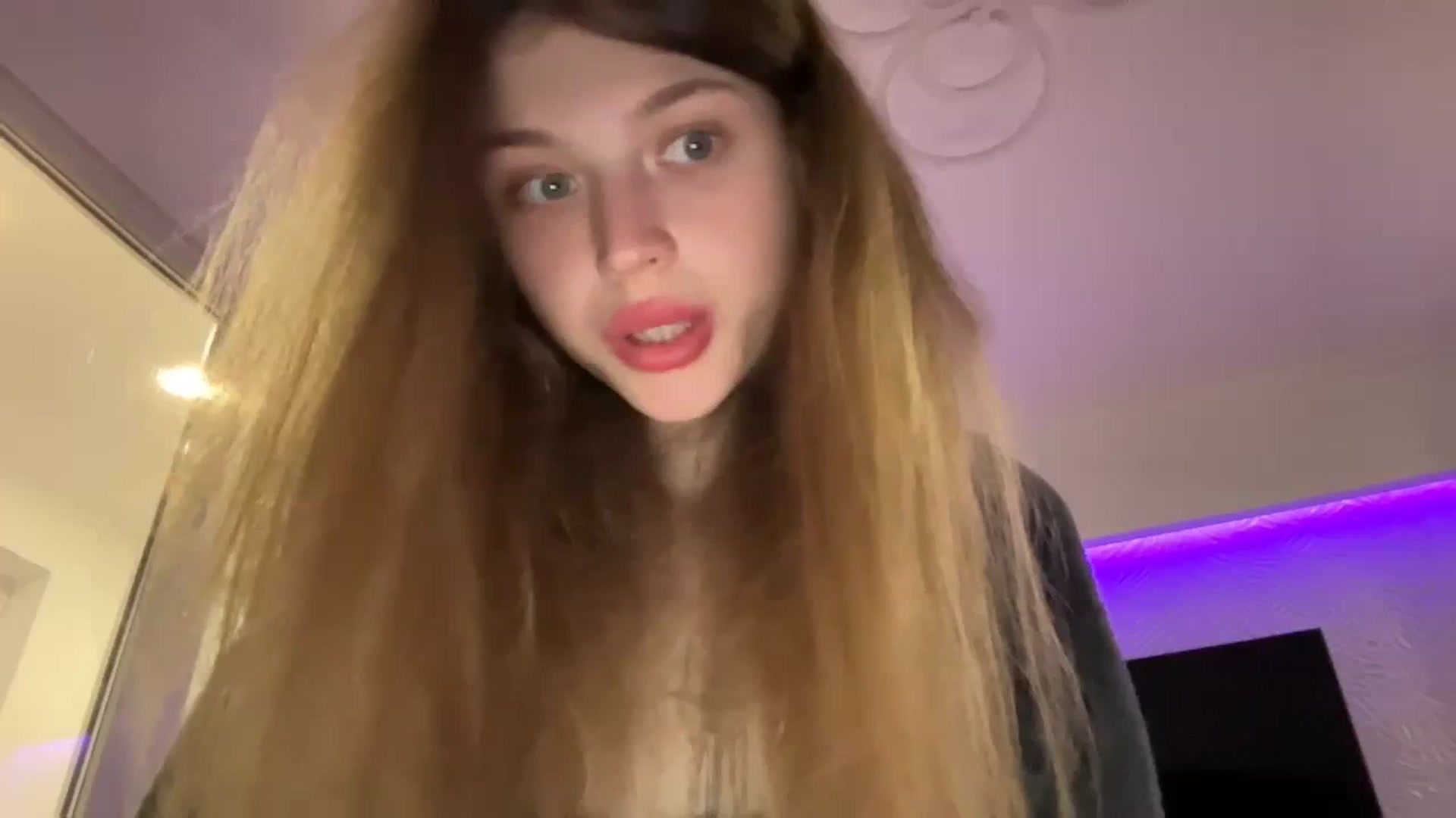 Gallery image thumbnail from Coconut_dream's myfreecams stream on, 10/23/2023, 19:28 image 6 of 20