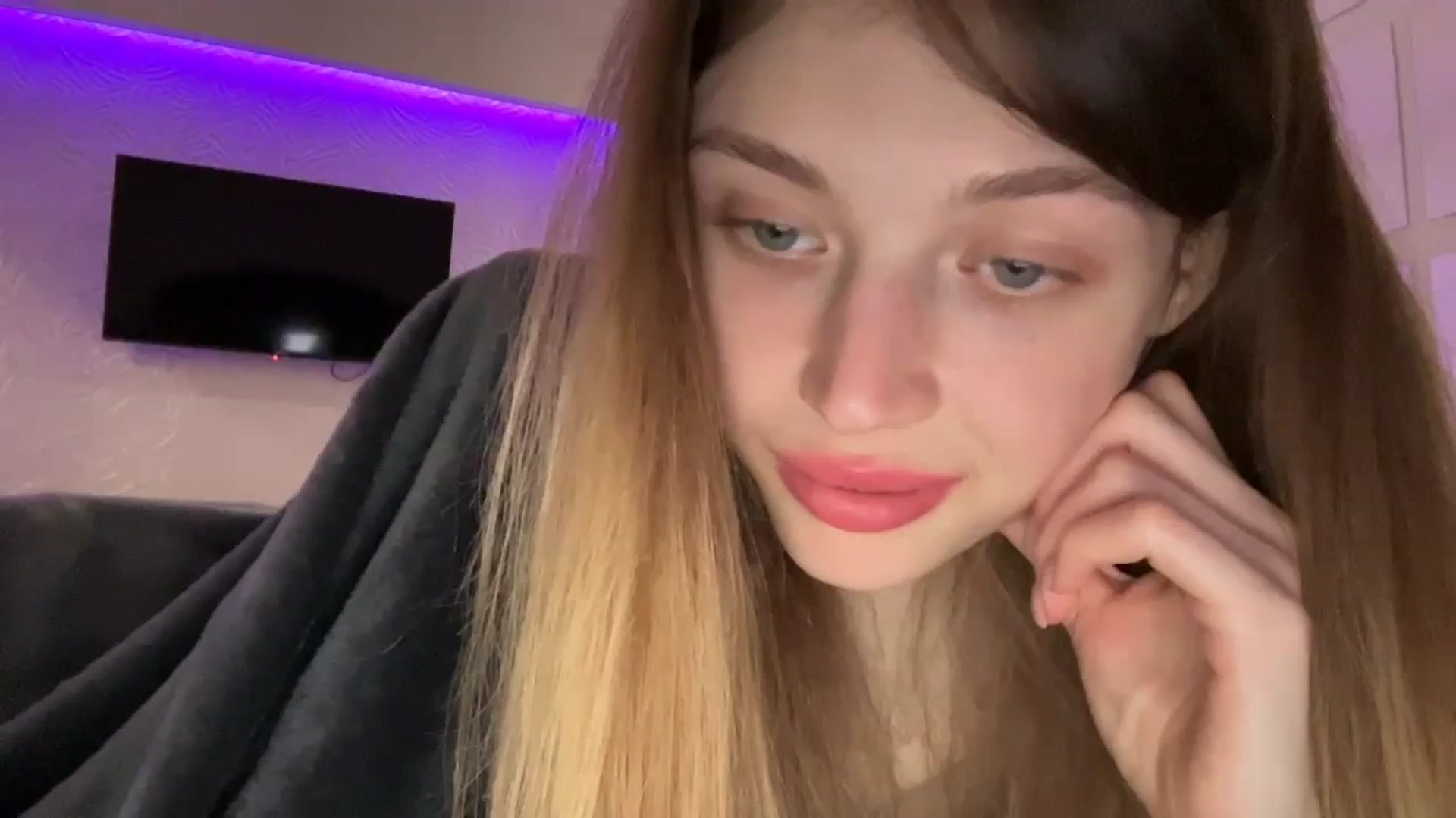 Gallery image thumbnail from Coconut_dream's myfreecams stream on, 10/23/2023, 19:28 image 9 of 20