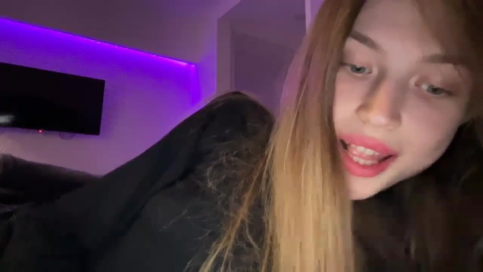 Gallery image thumbnail from Coconut_dream's myfreecams stream on, 10/27/2023, 16:55 image 4 of 20