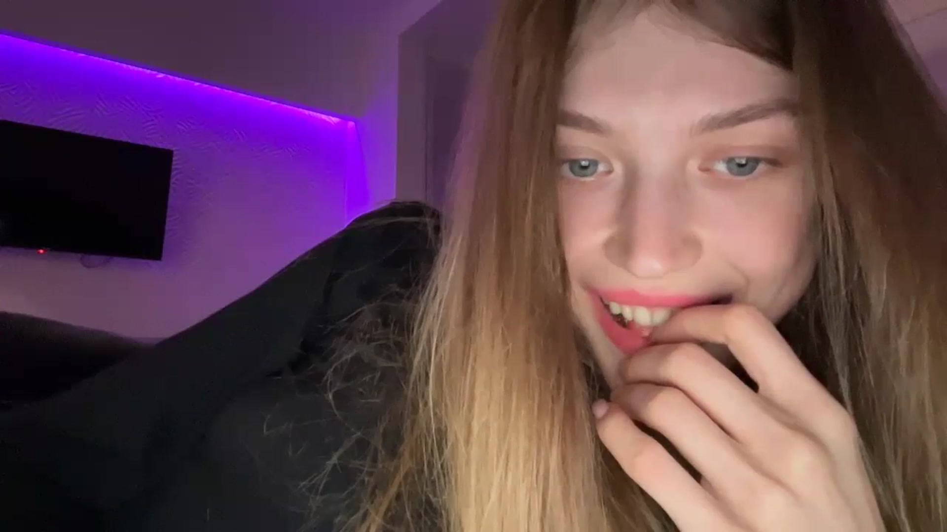 Gallery image thumbnail from Coconut_dream's myfreecams stream on, 10/27/2023, 16:55 image 8 of 20