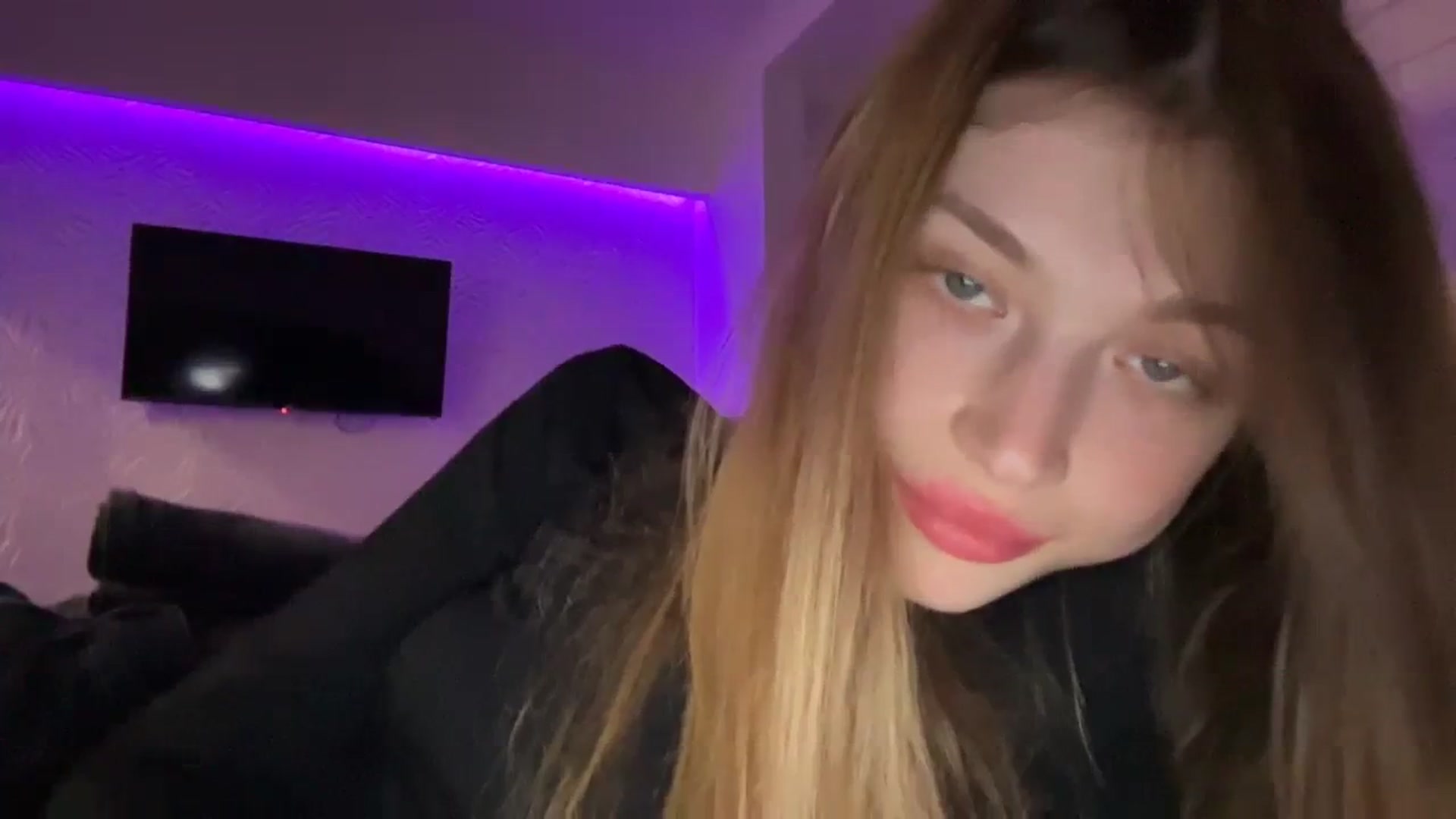 Gallery image thumbnail from Coconut_dream's myfreecams stream on, 10/27/2023, 16:55 image 18 of 20