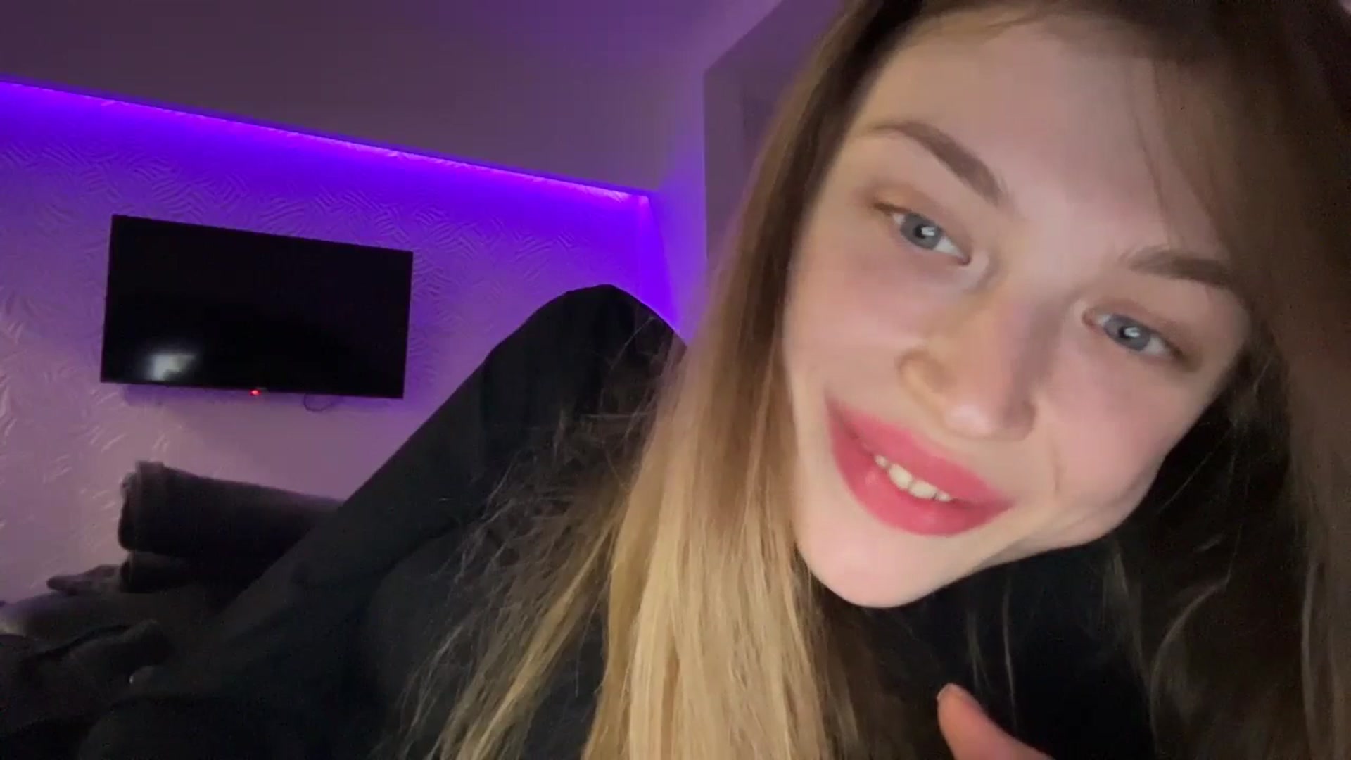 Gallery image thumbnail from Coconut_dream's myfreecams stream on, 10/27/2023, 16:55 image 15 of 20
