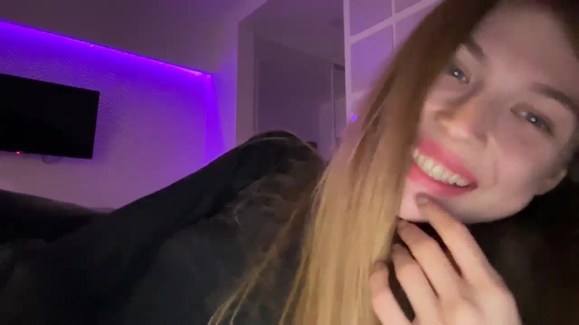 Gallery image thumbnail from Coconut_dream's myfreecams stream on, 10/27/2023, 16:55 image 7 of 20