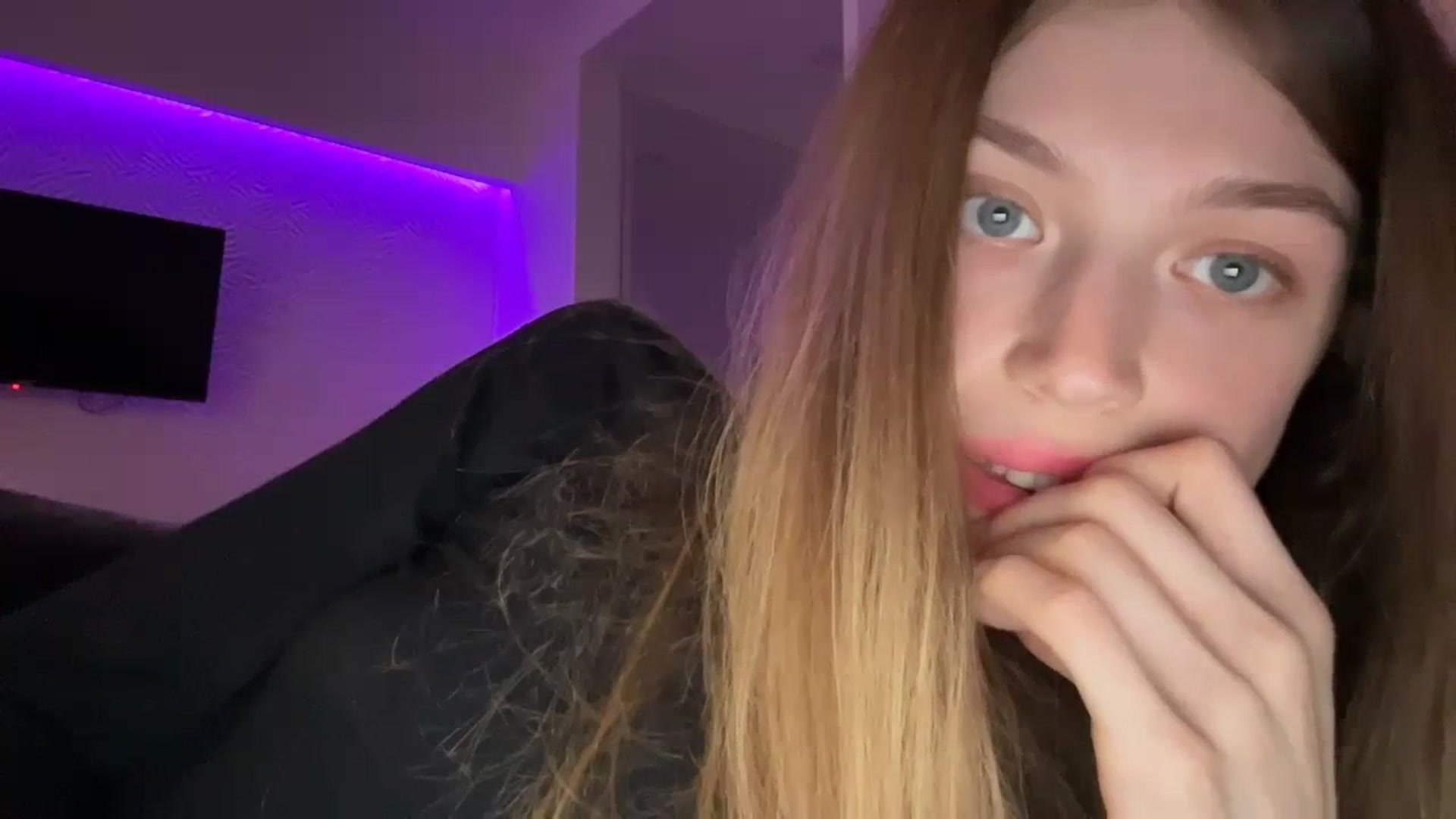 Gallery image thumbnail from Coconut_dream's myfreecams stream on, 10/27/2023, 16:55 image 9 of 20