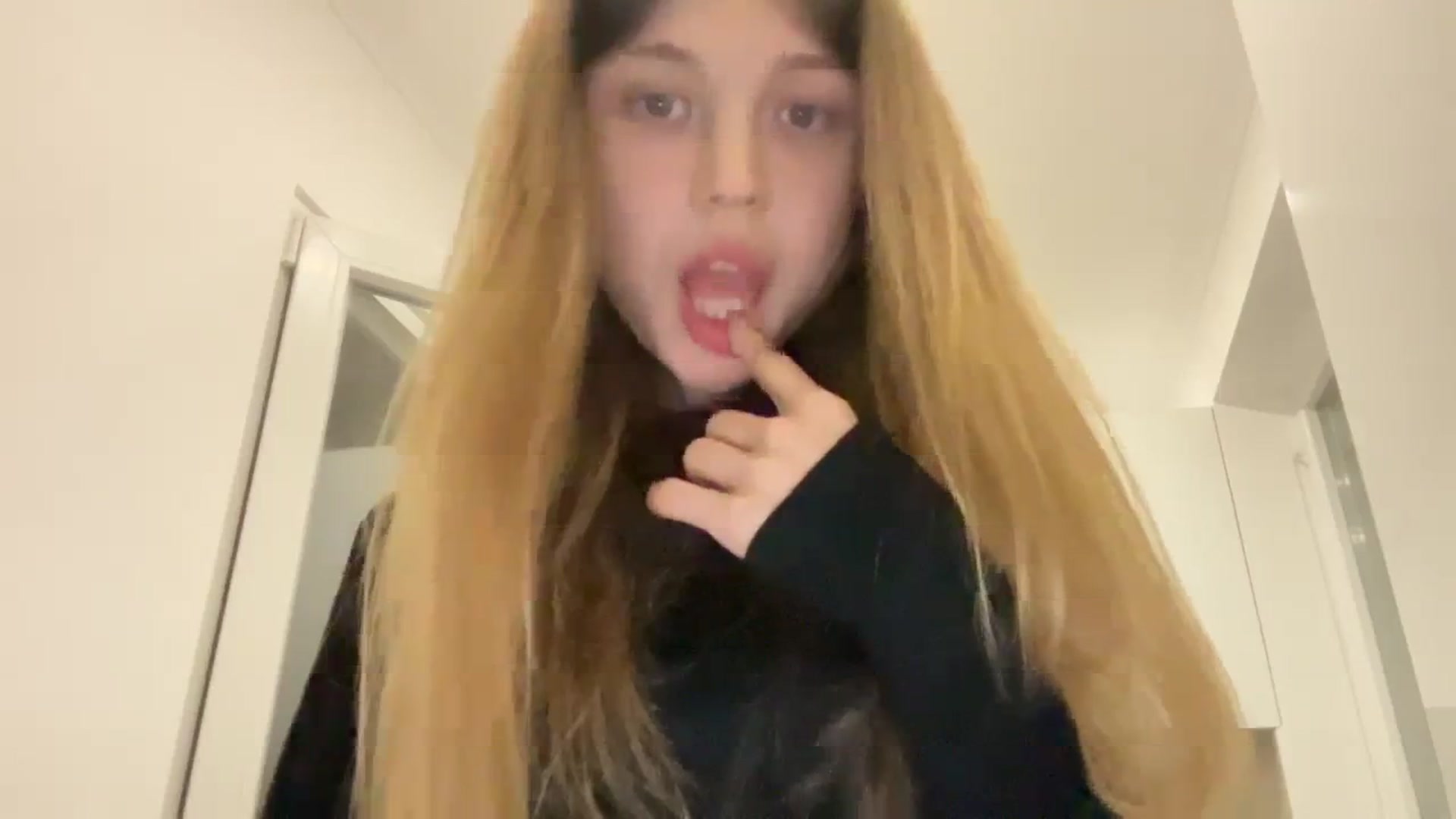 Gallery image thumbnail from Coconut_dream's myfreecams stream on, 10/28/2023, 07:24 image 19 of 20