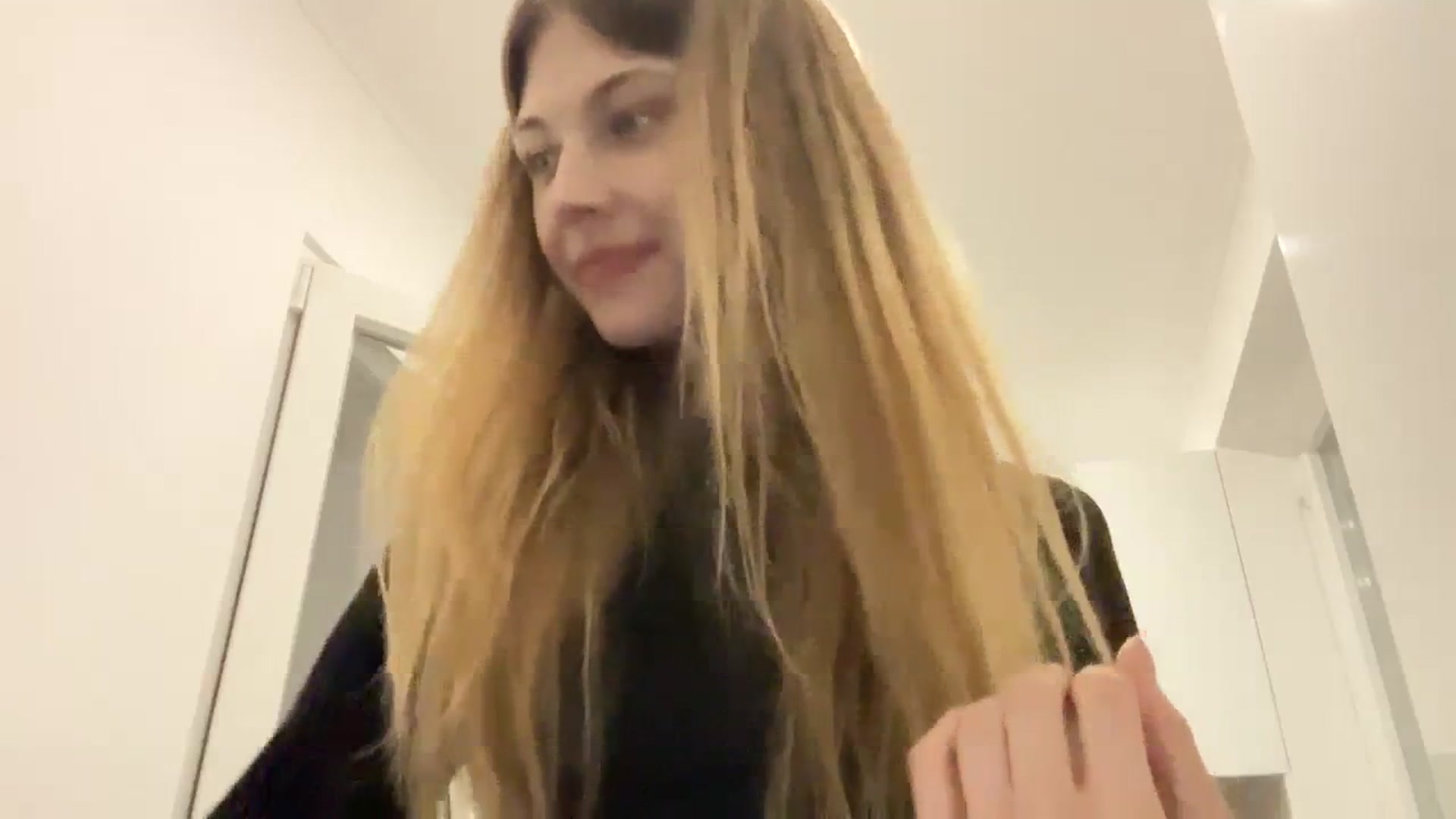 Gallery image thumbnail from Coconut_dream's myfreecams stream on, 10/28/2023, 07:24 image 8 of 20