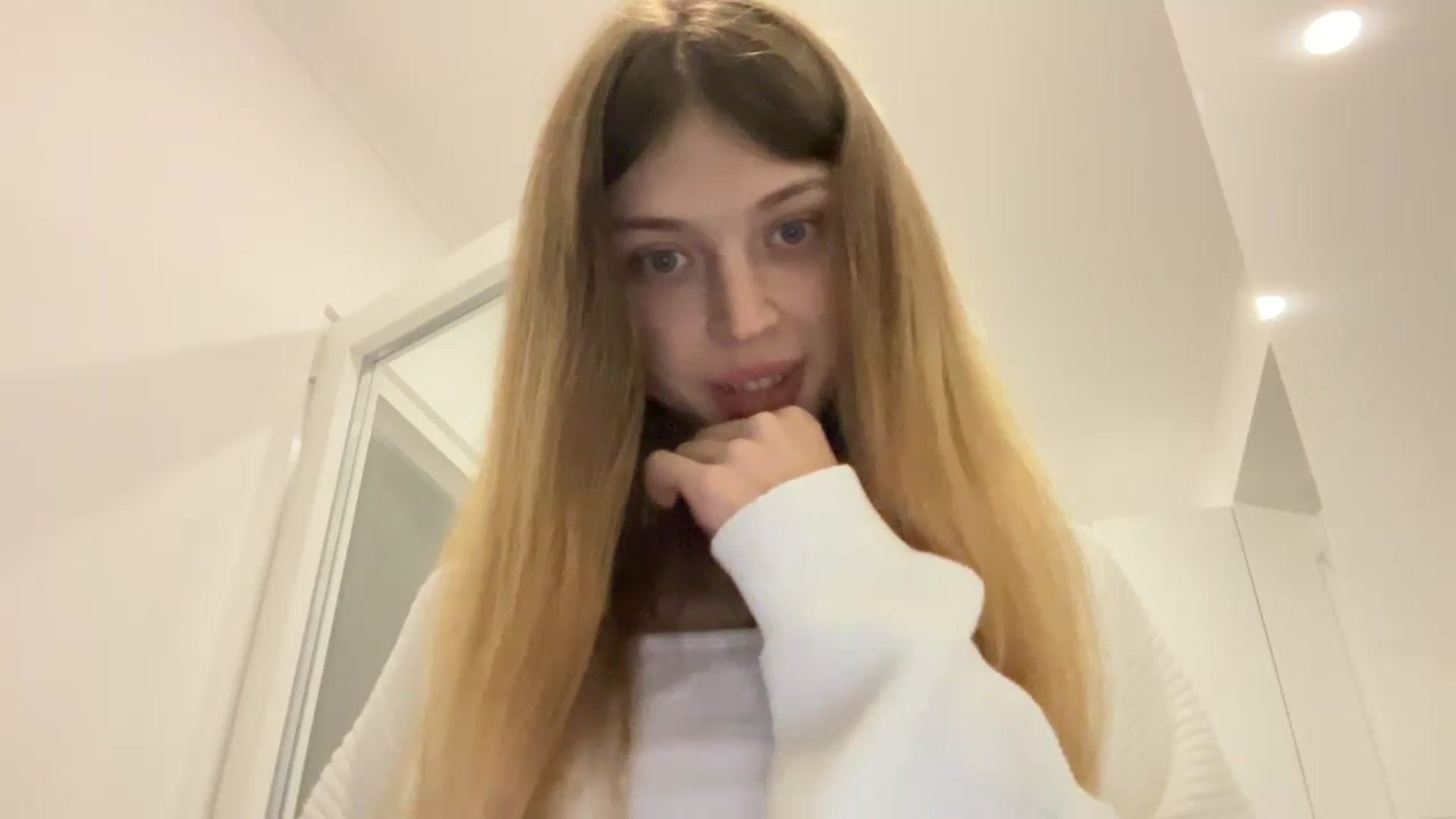 Gallery image thumbnail from Coconut_dream's myfreecams stream on, 10/29/2023, 08:46 image 3 of 20