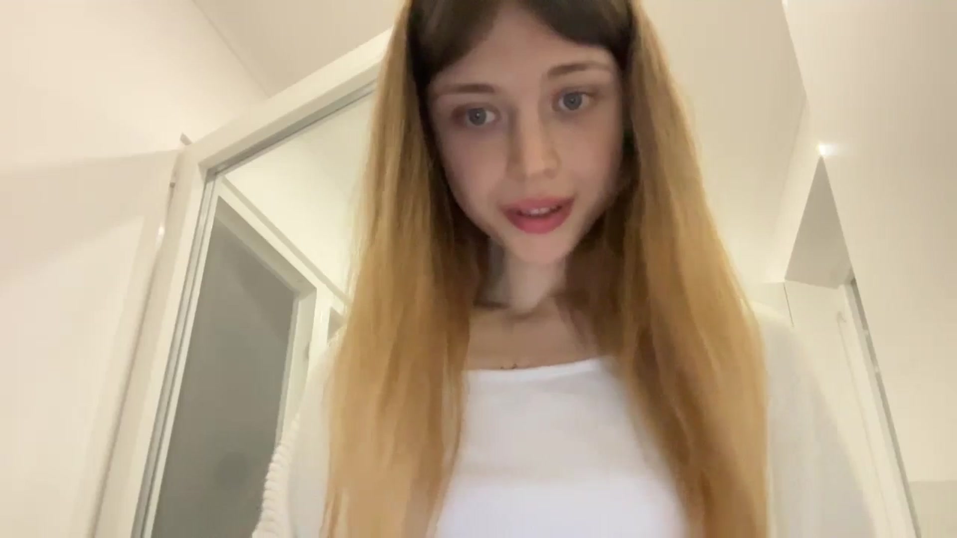 Gallery image thumbnail from Coconut_dream's myfreecams stream on, 10/29/2023, 08:46 image 9 of 20