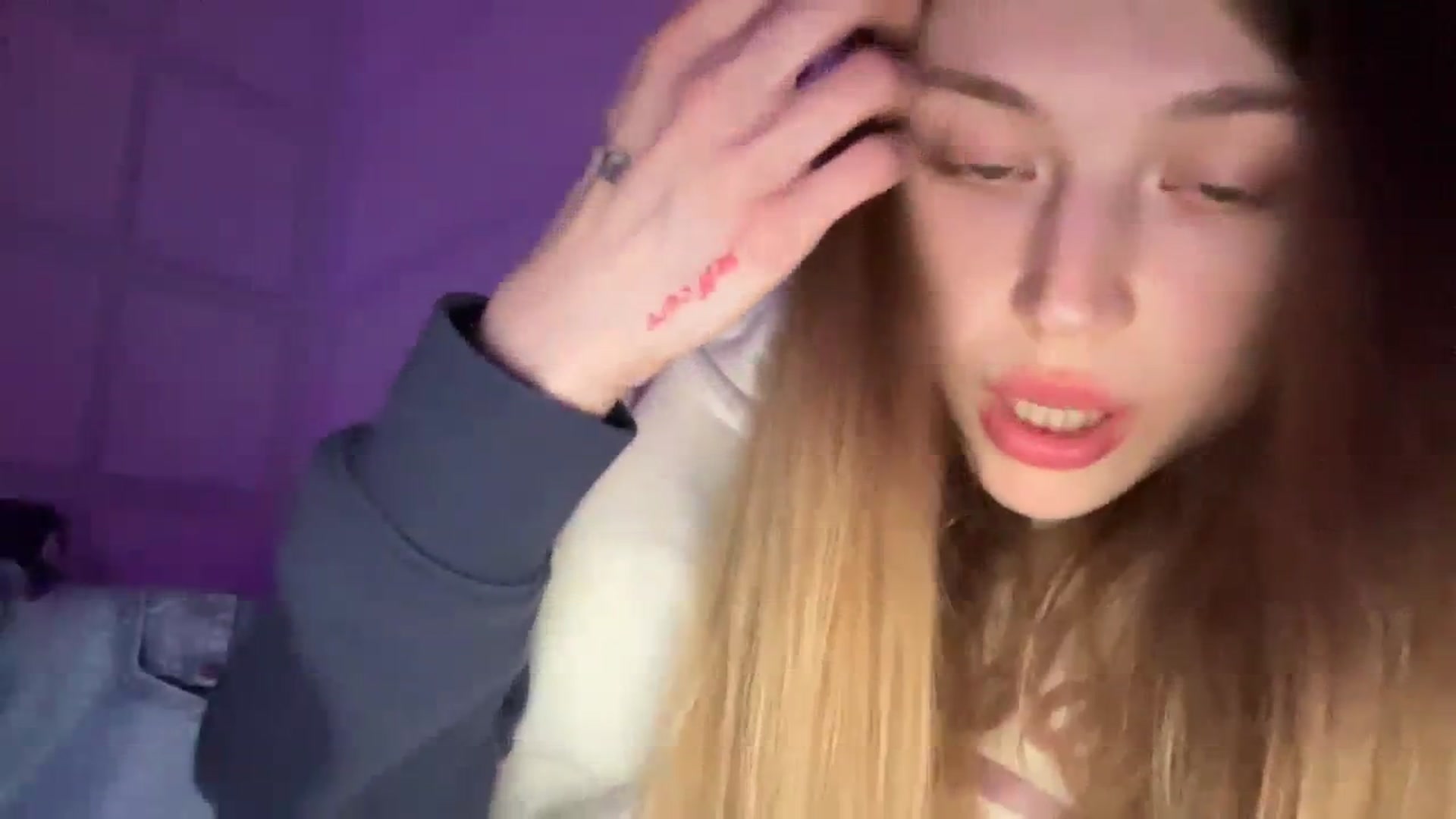 Gallery image thumbnail from Coconut_dream's myfreecams stream on, 11/02/2023, 19:00 image 3 of 20