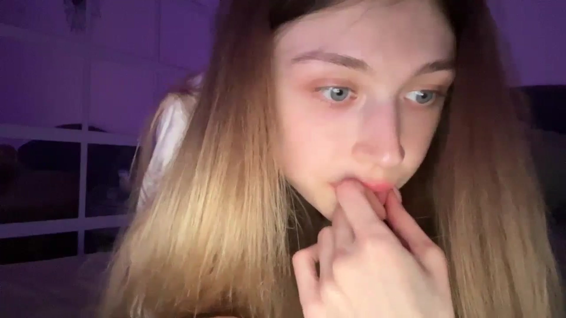 Gallery image thumbnail from Coconut_dream's myfreecams stream on, 11/02/2023, 19:00 image 13 of 20