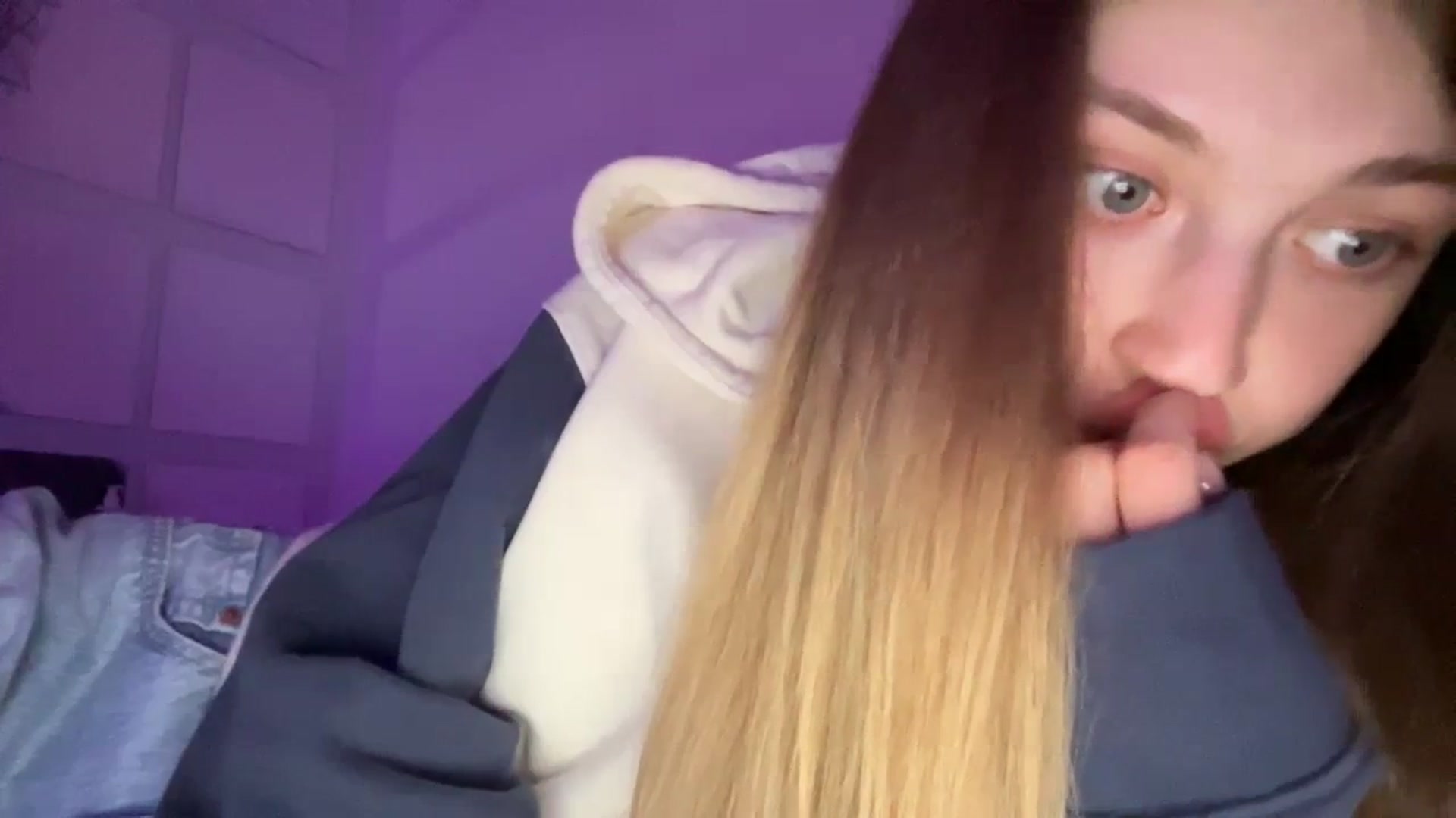 Gallery image thumbnail from Coconut_dream's myfreecams stream on, 11/02/2023, 19:00 image 2 of 20