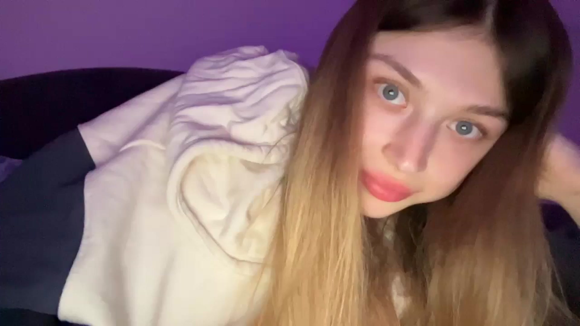 Gallery image thumbnail from Coconut_dream's myfreecams stream on, 11/02/2023, 19:40 image 13 of 20