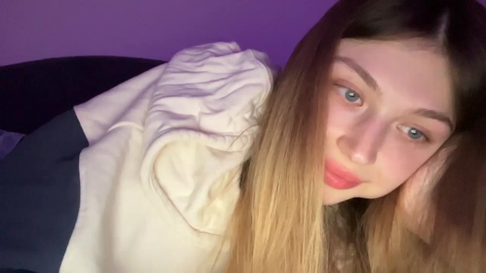 Gallery image thumbnail from Coconut_dream's myfreecams stream on, 11/02/2023, 19:40 image 14 of 20