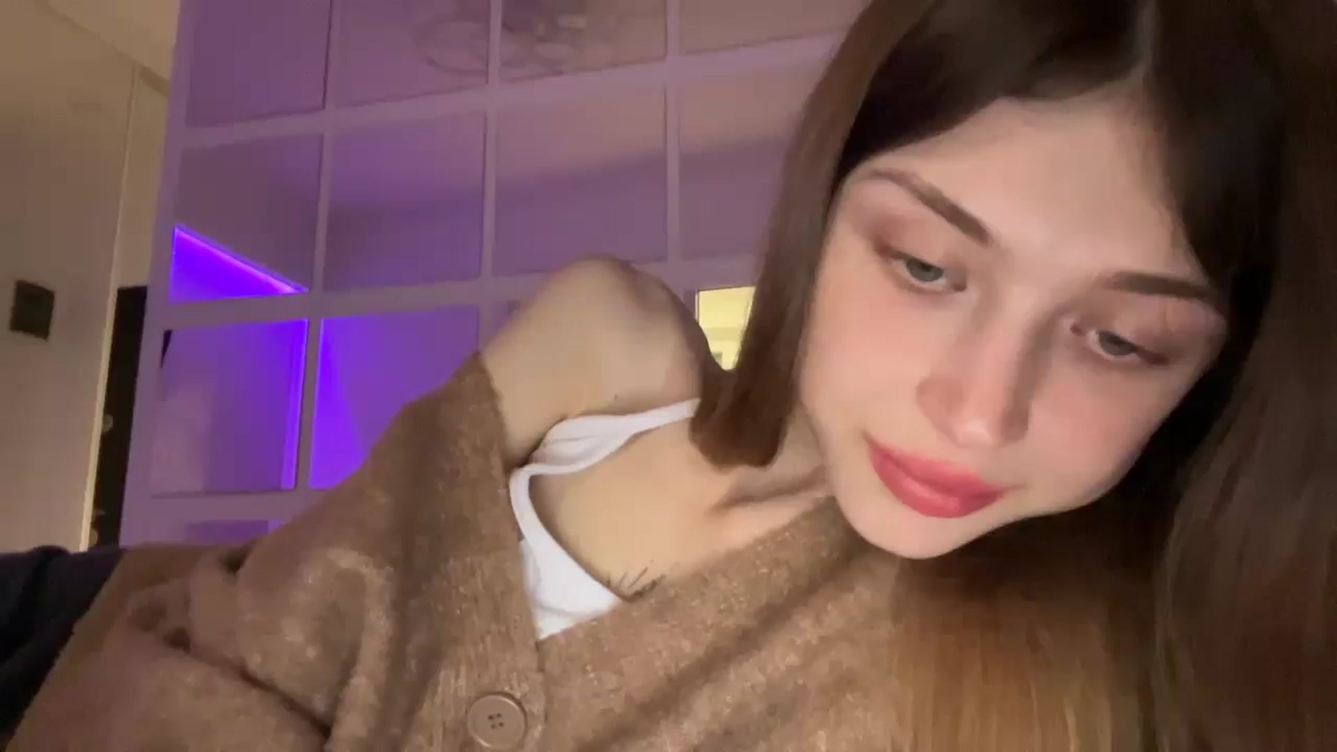 Gallery image thumbnail from Coconut_dream's myfreecams stream on, 11/03/2023, 17:03 image 1 of 20