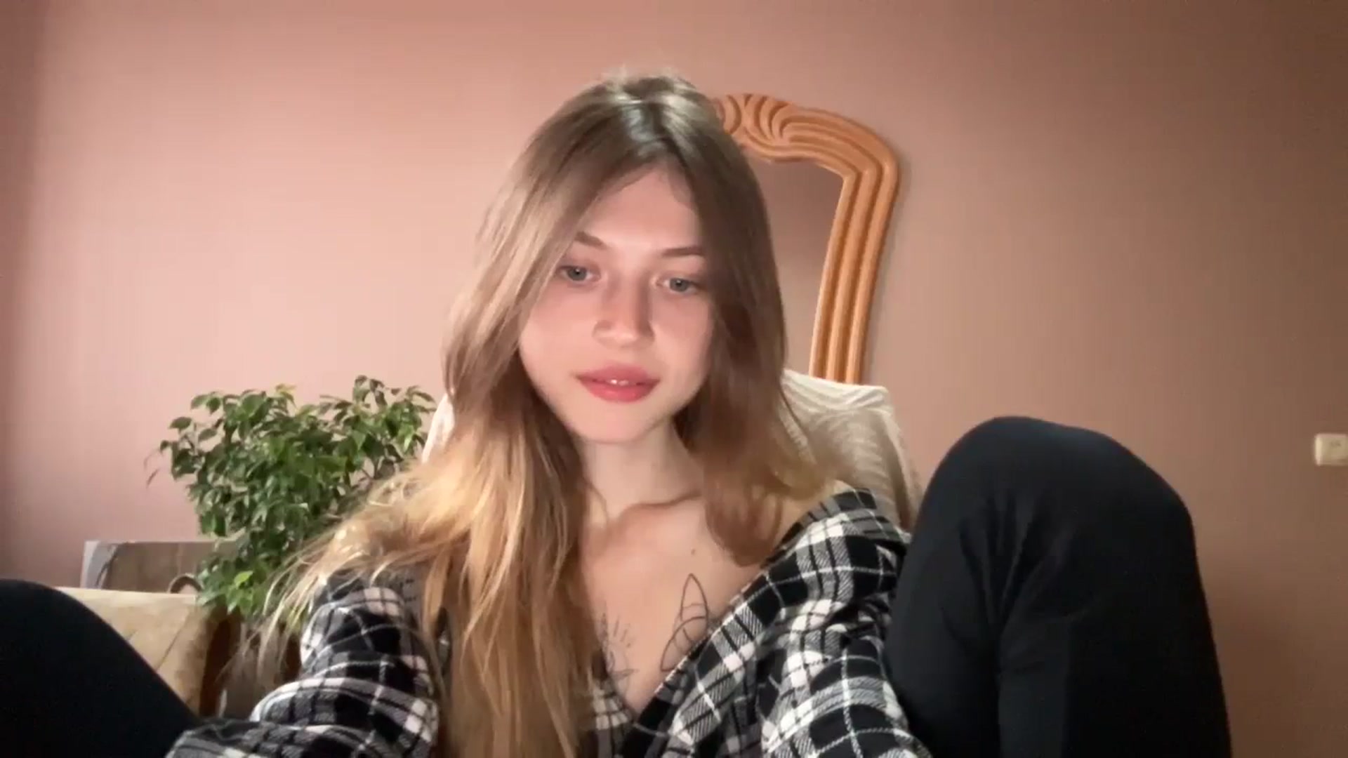Gallery image thumbnail from Coconut_dream's myfreecams stream on, 11/08/2023, 13:31 image 9 of 20