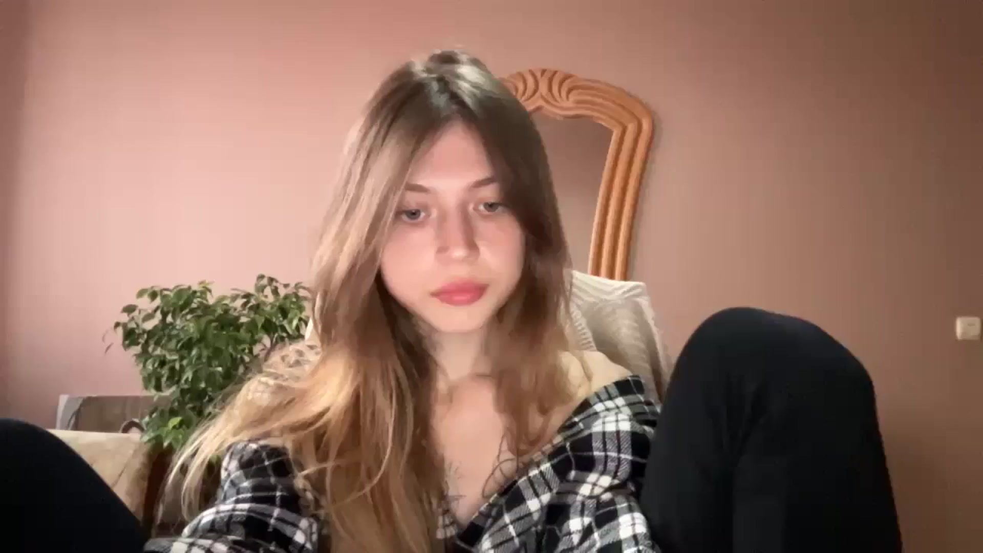 Gallery image thumbnail from Coconut_dream's myfreecams stream on, 11/08/2023, 13:31 image 11 of 20