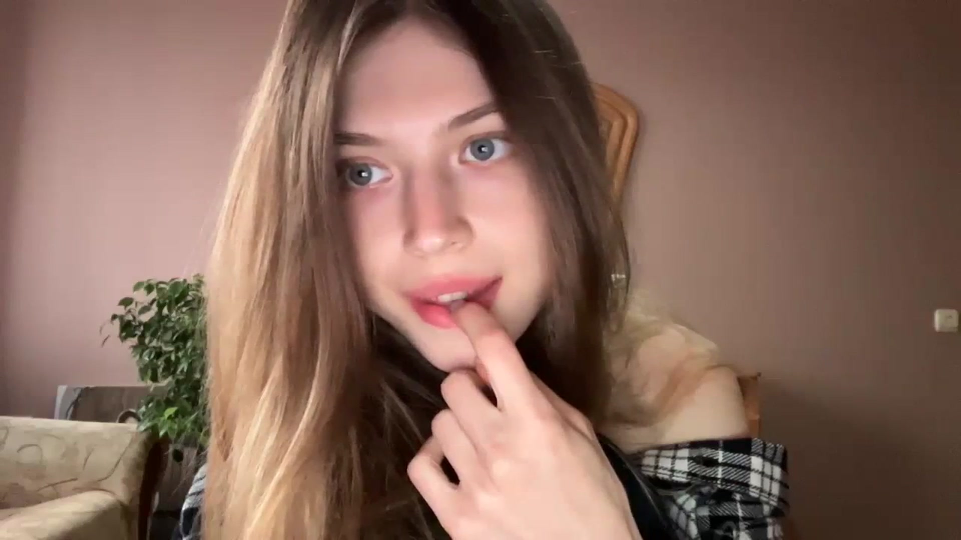 Gallery image thumbnail from Coconut_dream's myfreecams stream on, 11/08/2023, 13:46 image 9 of 20
