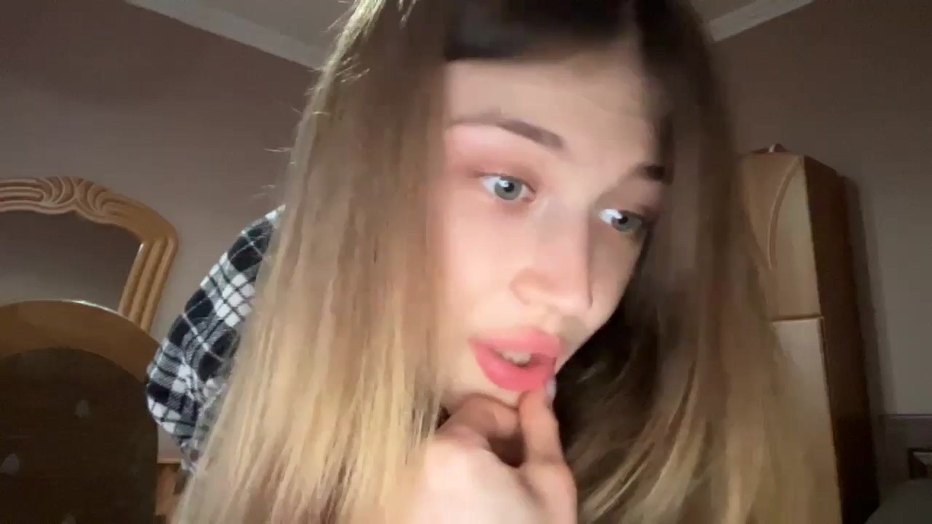 Gallery image thumbnail from Coconut_dream's myfreecams stream on, 11/11/2023, 13:43 image 6 of 20