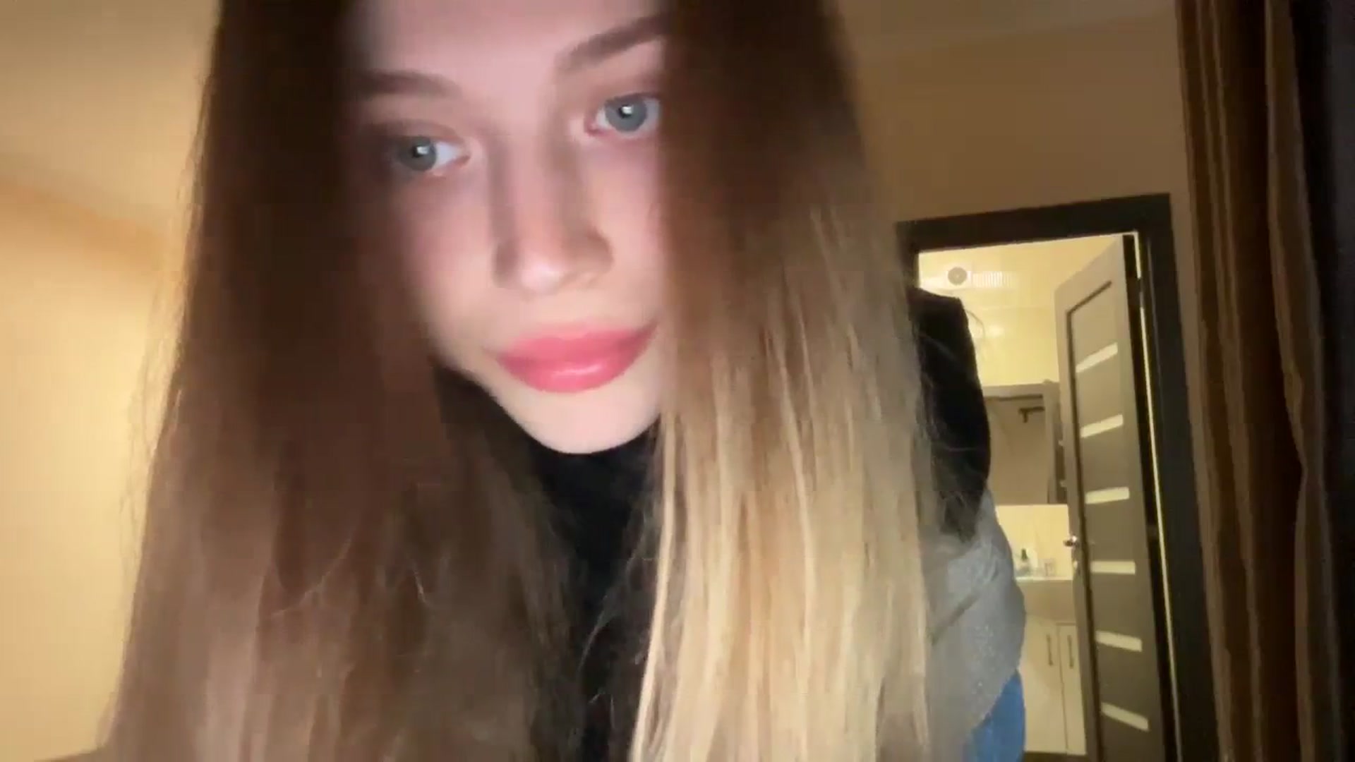 Gallery image thumbnail from Coconut_dream's myfreecams stream on, 11/21/2023, 14:01 image 7 of 20