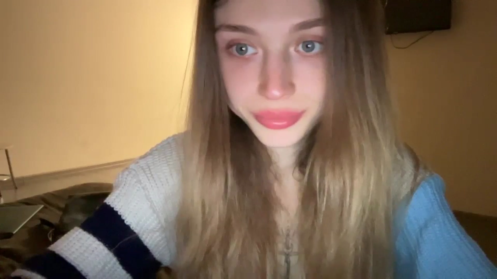 Gallery image thumbnail from Coconut_dream's myfreecams stream on, 11/22/2023, 17:10 image 17 of 20