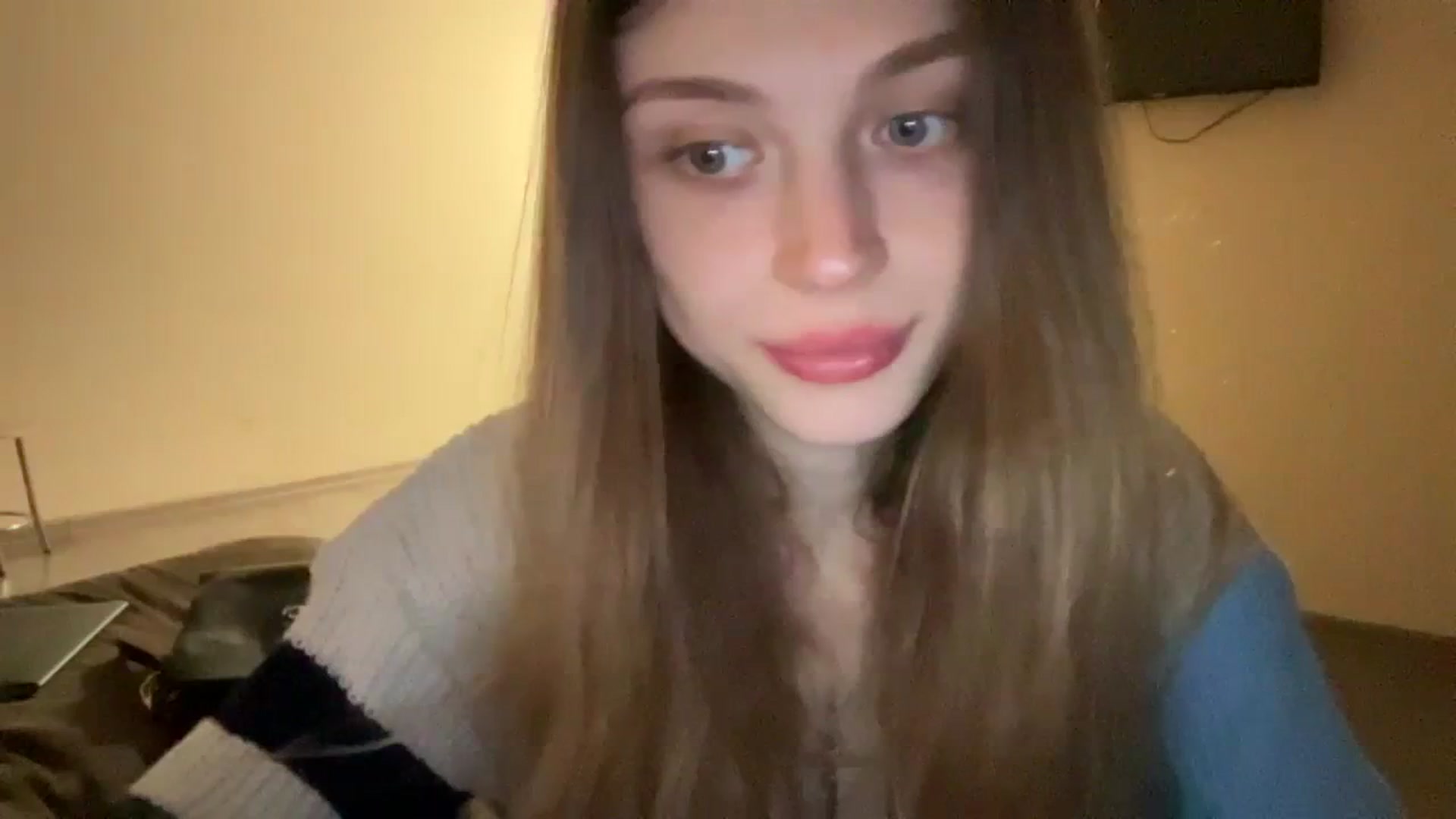 Gallery image thumbnail from Coconut_dream's myfreecams stream on, 11/22/2023, 17:10 image 16 of 20