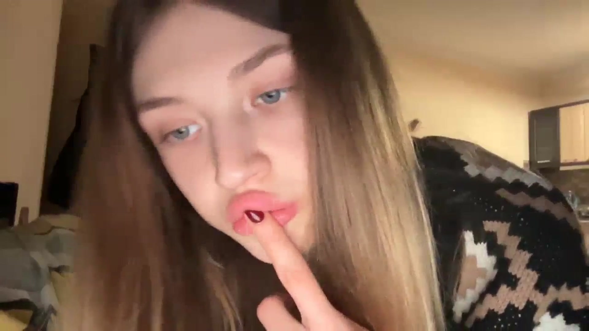 Gallery image thumbnail from Coconut_dream's myfreecams stream on, 11/26/2023, 19:20 image 15 of 20