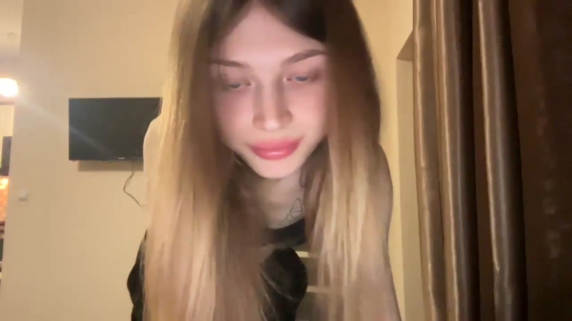 Gallery image thumbnail from Coconut_dream's myfreecams stream on, 11/29/2023, 16:15 image 18 of 20