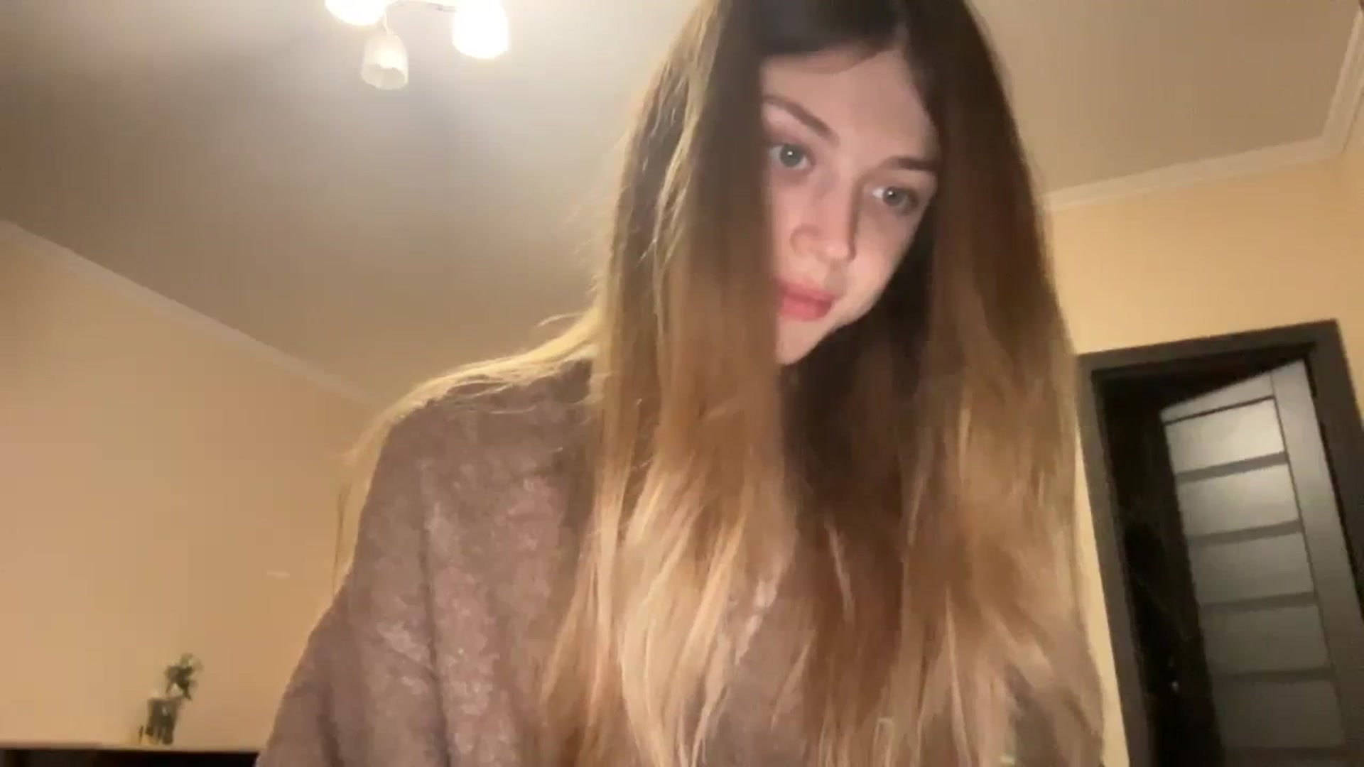 Gallery image thumbnail from Coconut_dream's myfreecams stream on, 12/01/2023, 15:06 image 3 of 20