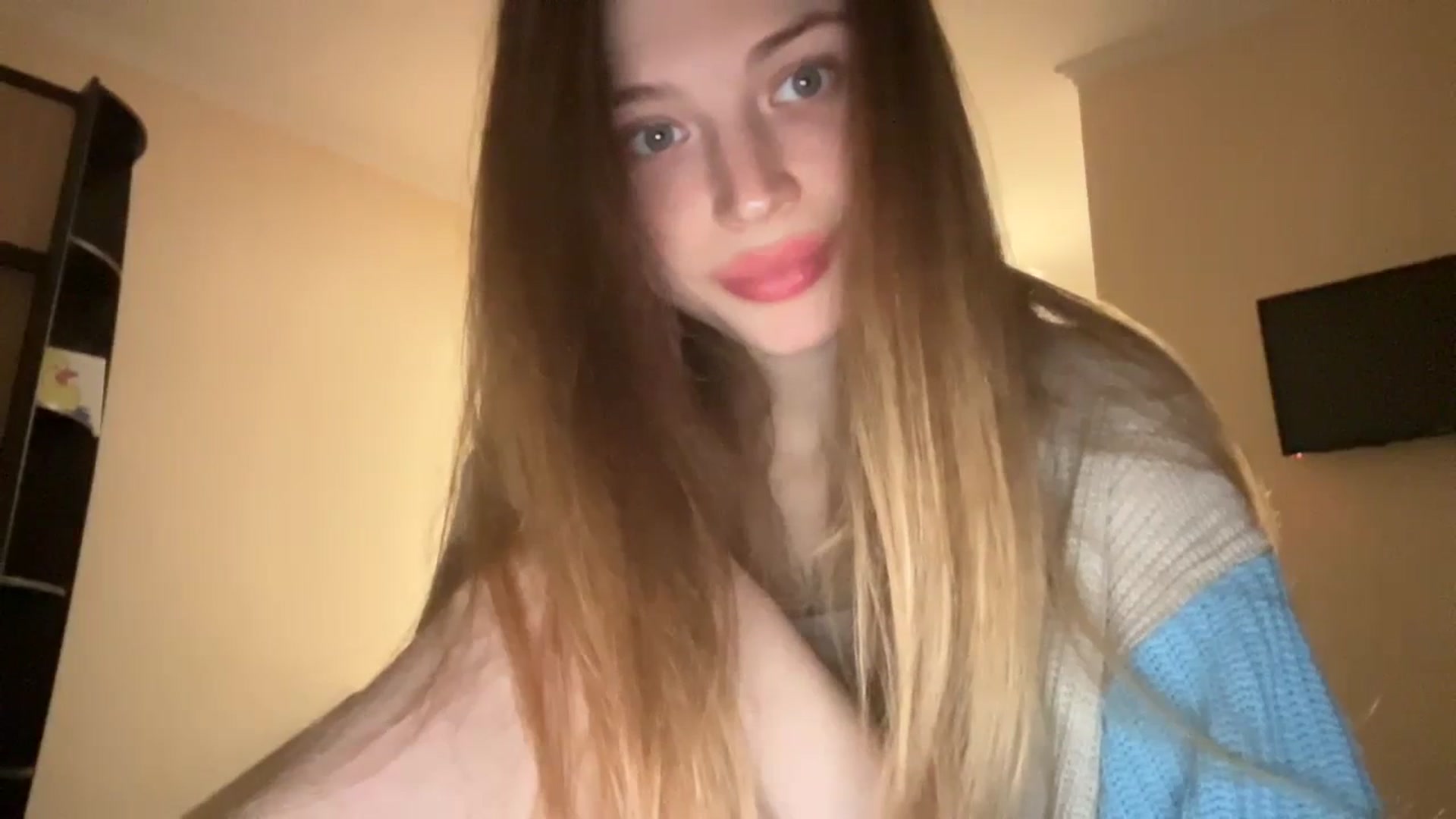 Gallery image thumbnail from Coconut_dream's myfreecams stream on, 12/02/2023, 20:02 image 3 of 20
