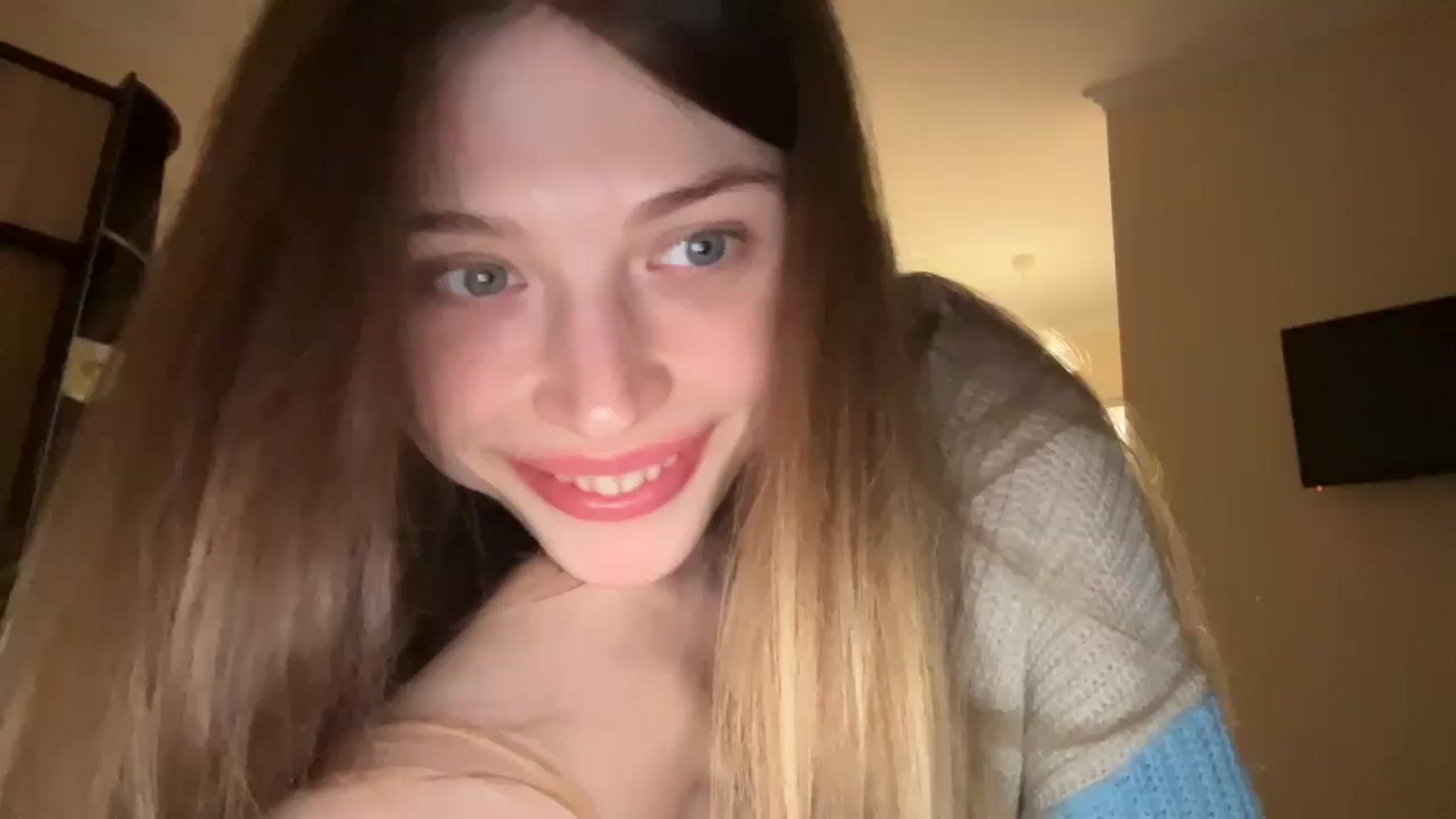 Gallery image thumbnail from Coconut_dream's myfreecams stream on, 12/02/2023, 20:02 image 18 of 20