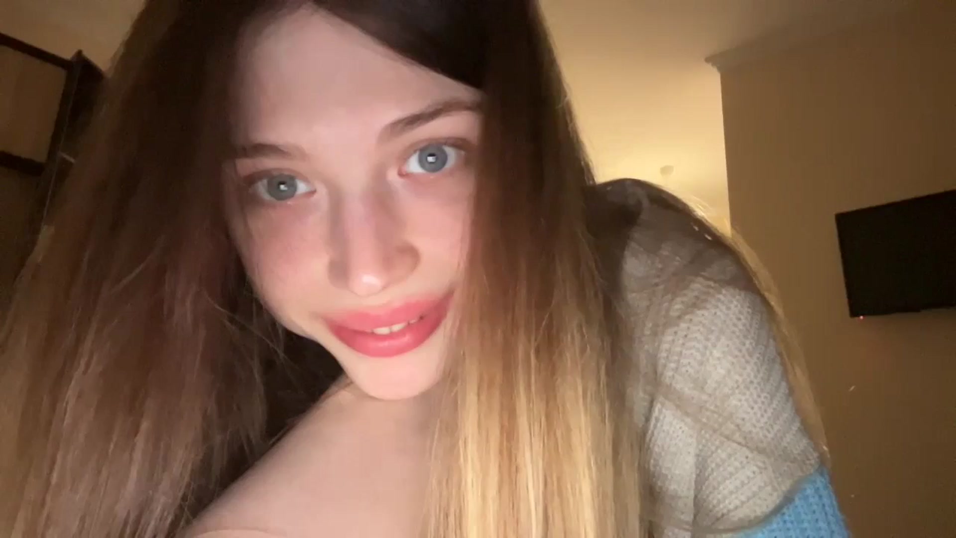 Gallery image thumbnail from Coconut_dream's myfreecams stream on, 12/02/2023, 20:02 image 19 of 20