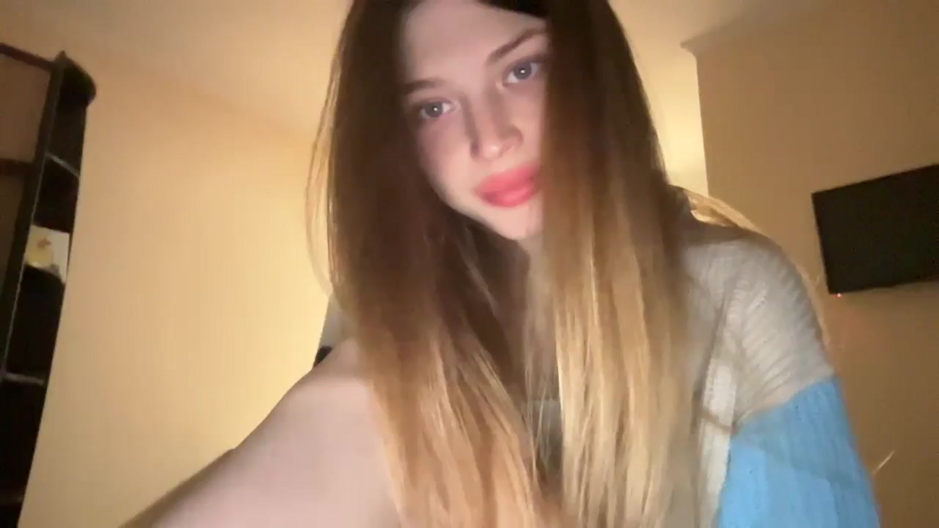 Gallery image thumbnail from Coconut_dream's myfreecams stream on, 12/02/2023, 20:02 image 13 of 20