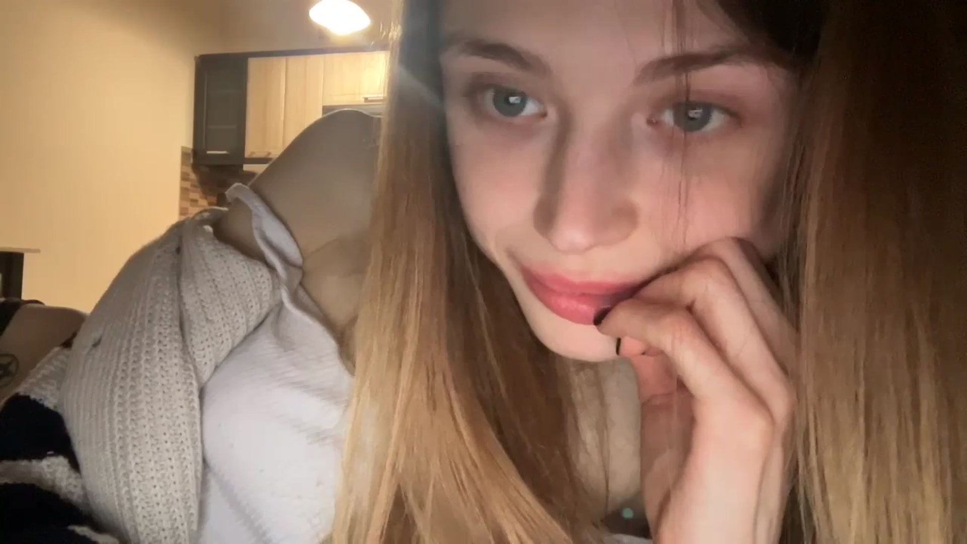 Gallery image thumbnail from Coconut_dream's myfreecams stream on, 12/02/2023, 21:17 image 18 of 20