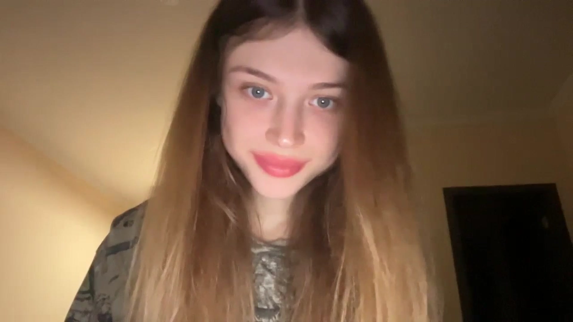 Gallery image thumbnail from Coconut_dream's myfreecams stream on, 12/03/2023, 20:32 image 7 of 20