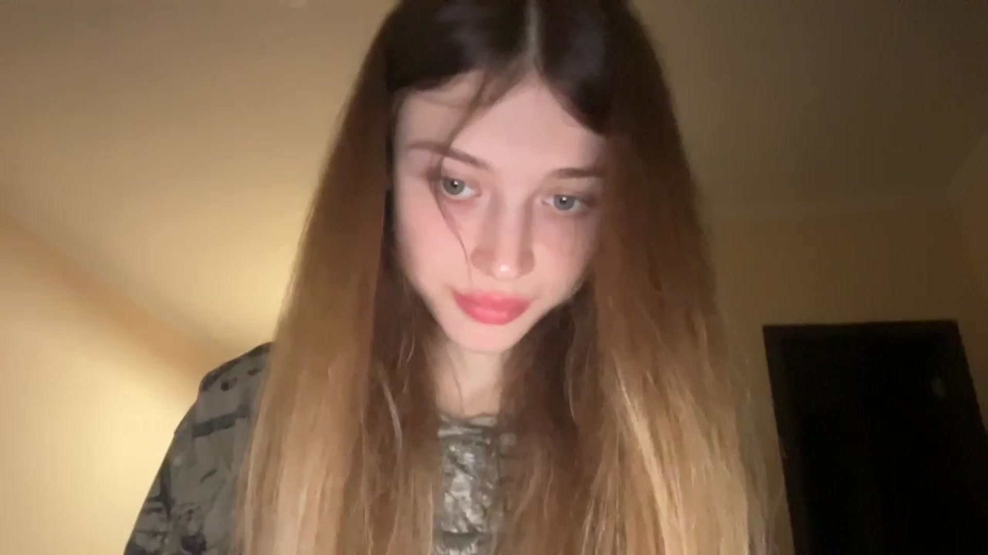 Gallery image thumbnail from Coconut_dream's myfreecams stream on, 12/03/2023, 20:32 image 16 of 20