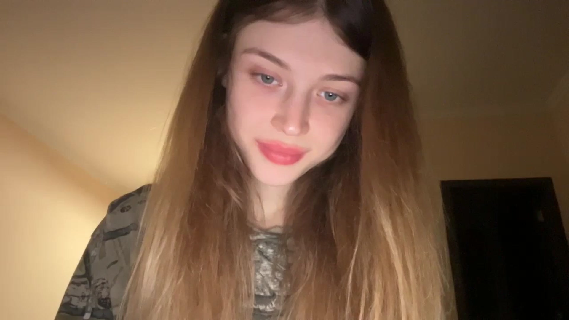 Gallery image thumbnail from Coconut_dream's myfreecams stream on, 12/03/2023, 20:32 image 3 of 20