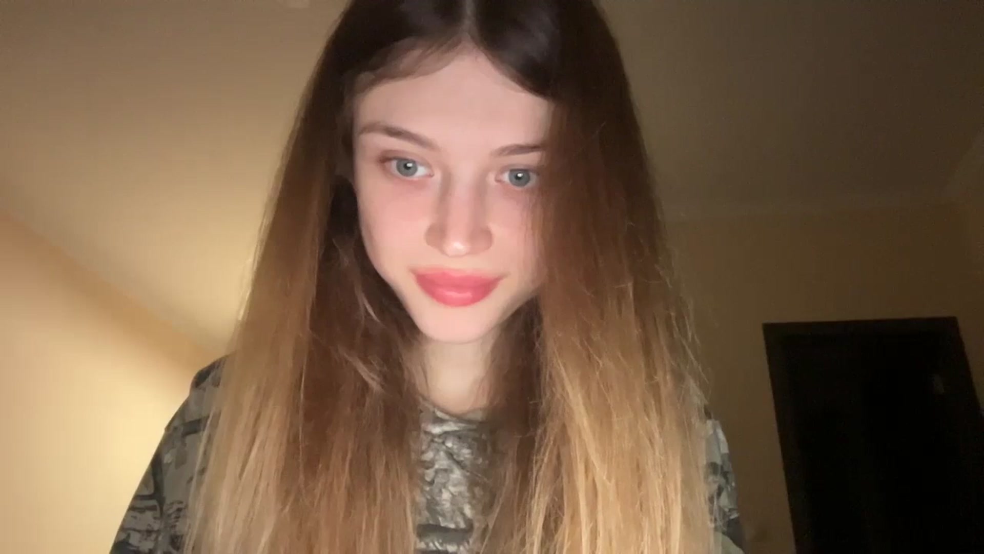 Gallery image thumbnail from Coconut_dream's myfreecams stream on, 12/03/2023, 20:32 image 8 of 20