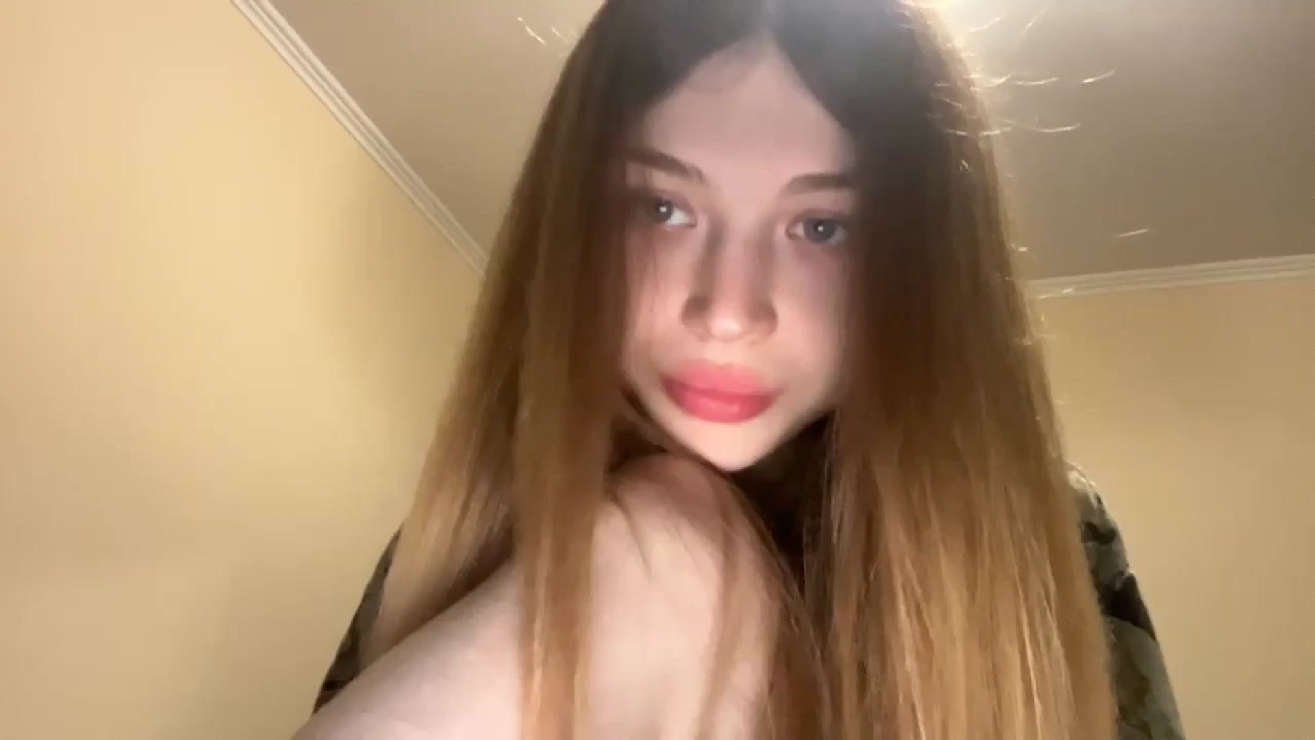 Gallery image thumbnail from Coconut_dream's myfreecams stream on, 12/04/2023, 06:28 image 15 of 20