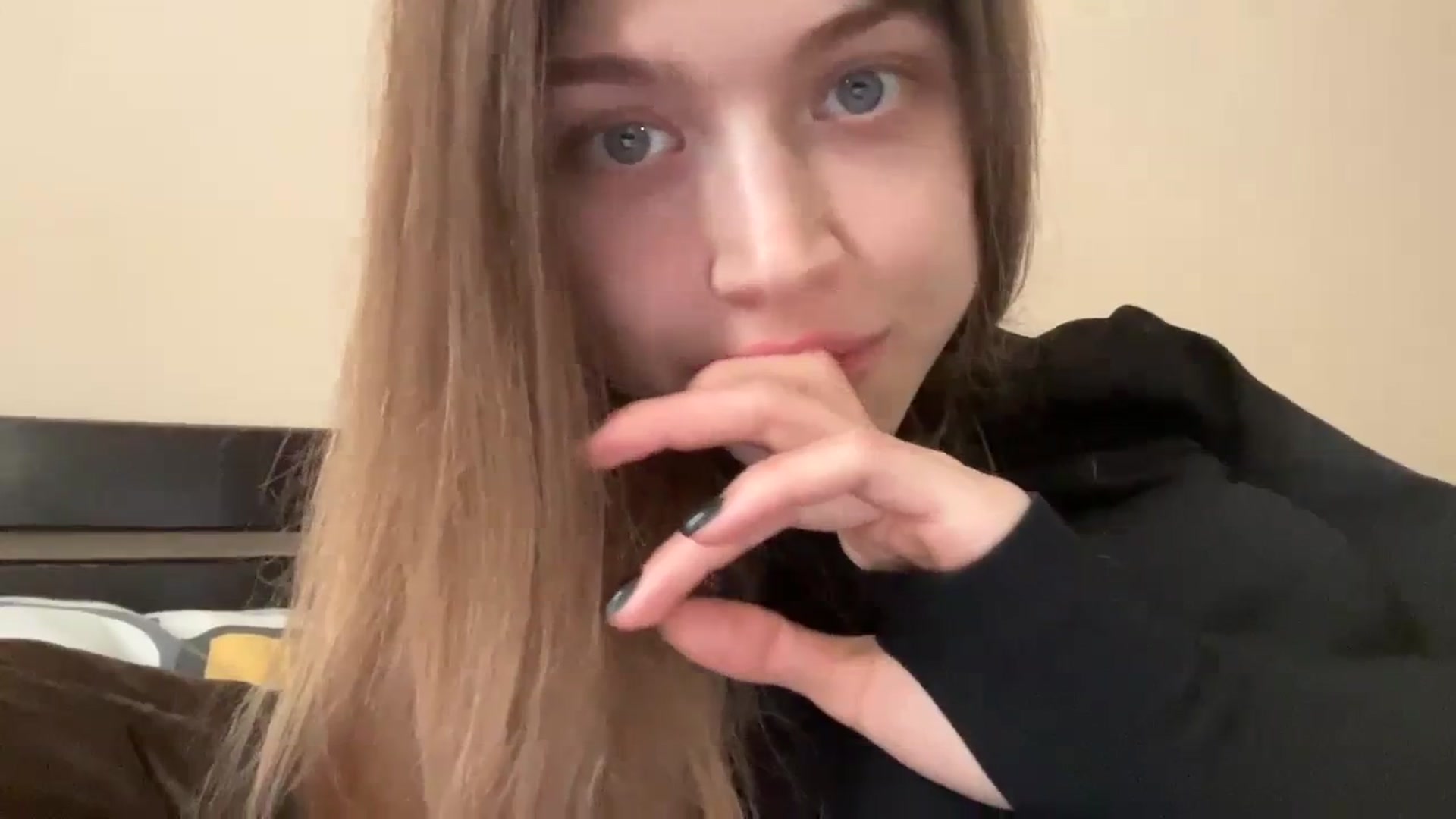 Gallery image thumbnail from Coconut_dream's myfreecams stream on, 12/06/2023, 09:49 image 12 of 20