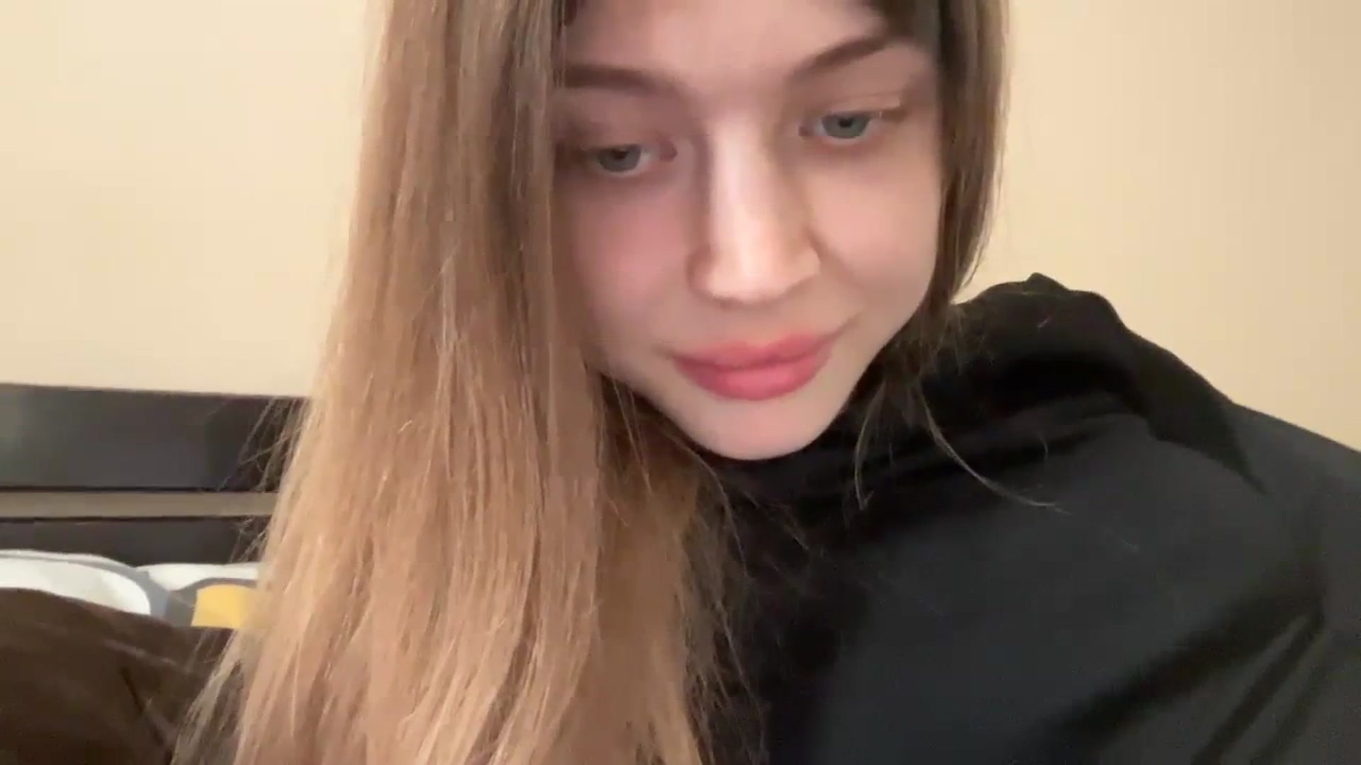 Gallery image thumbnail from Coconut_dream's myfreecams stream on, 12/06/2023, 09:49 image 11 of 20