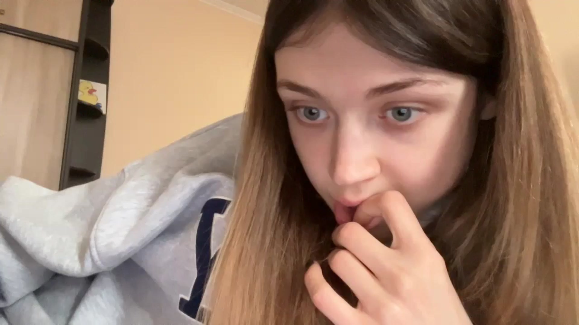Gallery image thumbnail from Coconut_dream's myfreecams stream on, 12/06/2023, 10:57 image 11 of 20