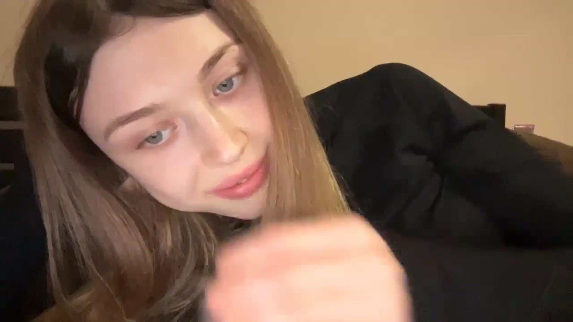 Gallery image thumbnail from Coconut_dream's myfreecams stream on, 12/07/2023, 10:52 image 15 of 20