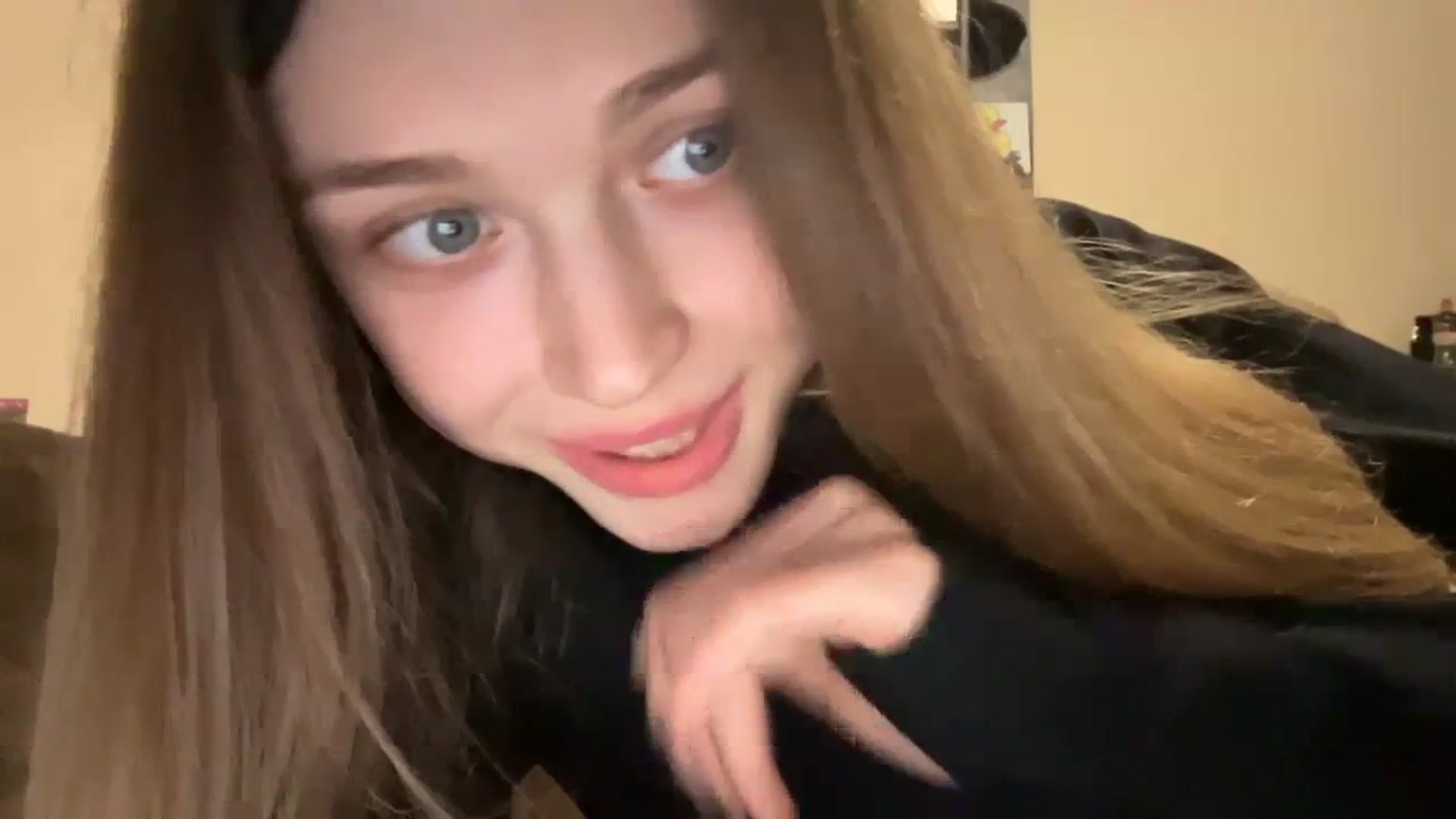 Gallery image thumbnail from Coconut_dream's myfreecams stream on, 12/07/2023, 10:52 image 4 of 20