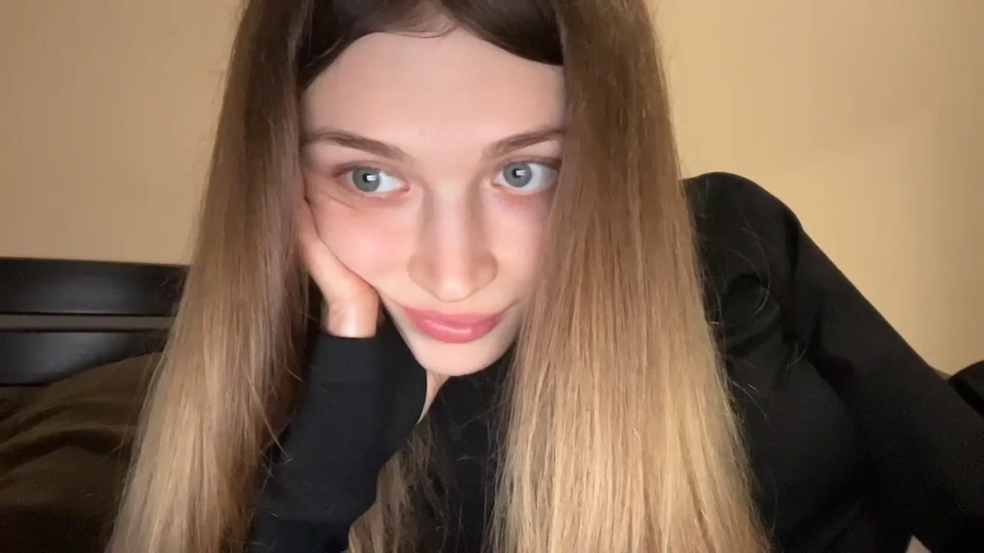 Gallery image thumbnail from Coconut_dream's myfreecams stream on, 12/07/2023, 10:52 image 14 of 20