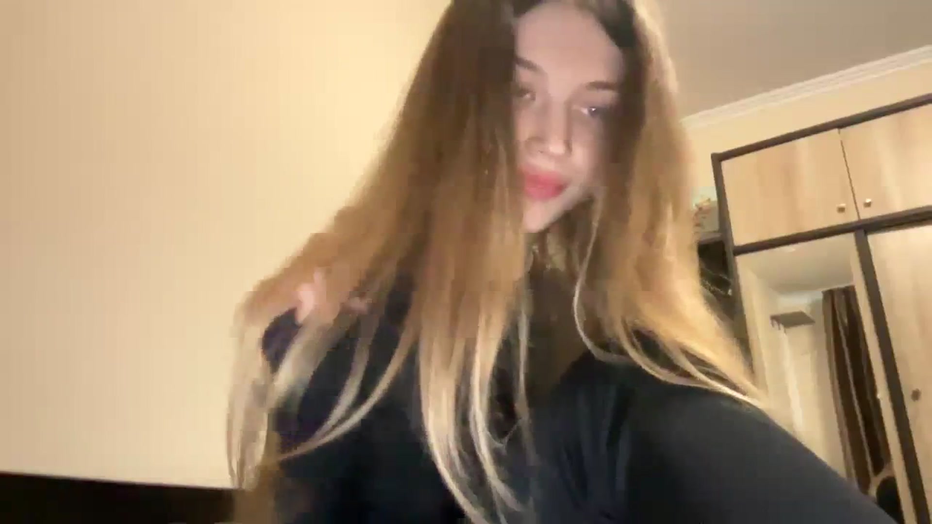 Gallery image thumbnail from Coconut_dream's myfreecams stream on, 12/07/2023, 11:13 image 16 of 20