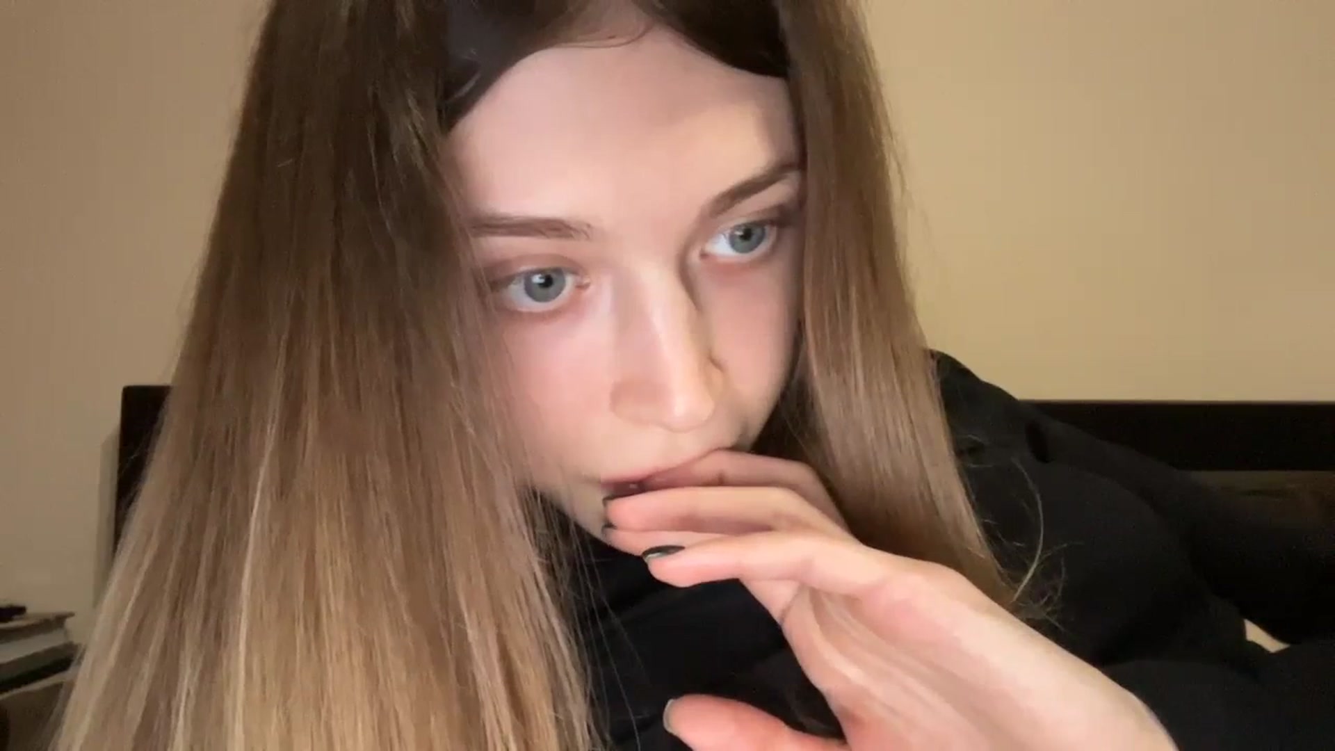 Gallery image thumbnail from Coconut_dream's myfreecams stream on, 12/07/2023, 11:13 image 8 of 20