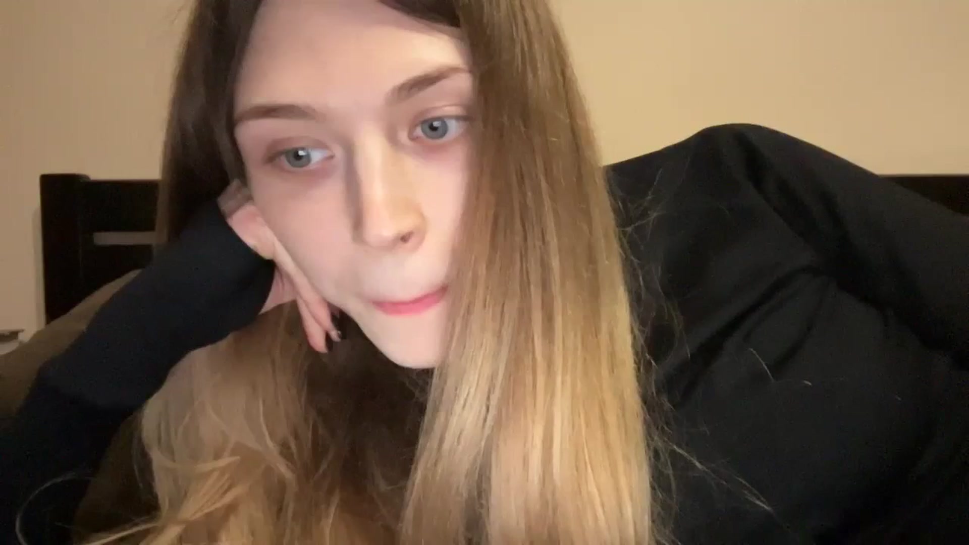 Gallery image thumbnail from Coconut_dream's myfreecams stream on, 12/07/2023, 12:12 image 10 of 20