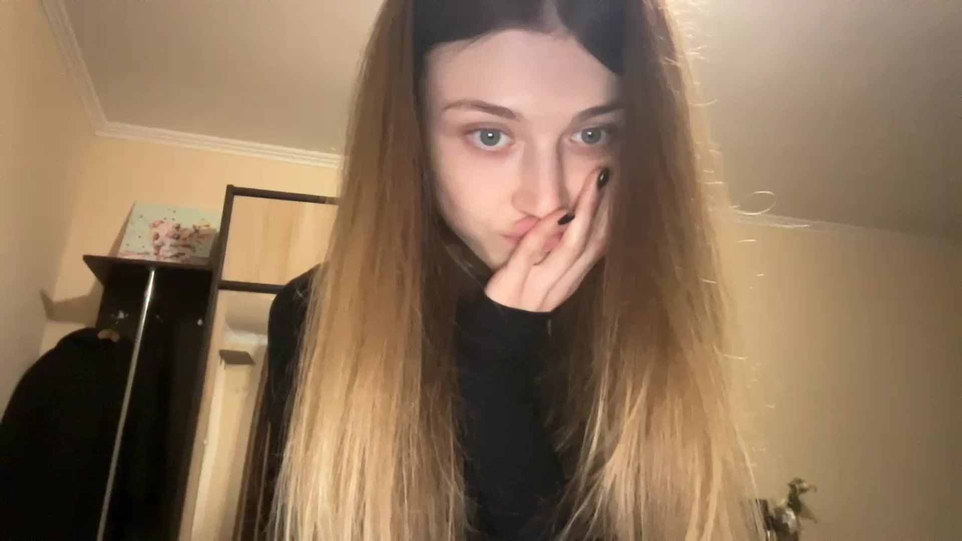 Gallery image thumbnail from Coconut_dream's myfreecams stream on, 12/07/2023, 12:48 image 9 of 20